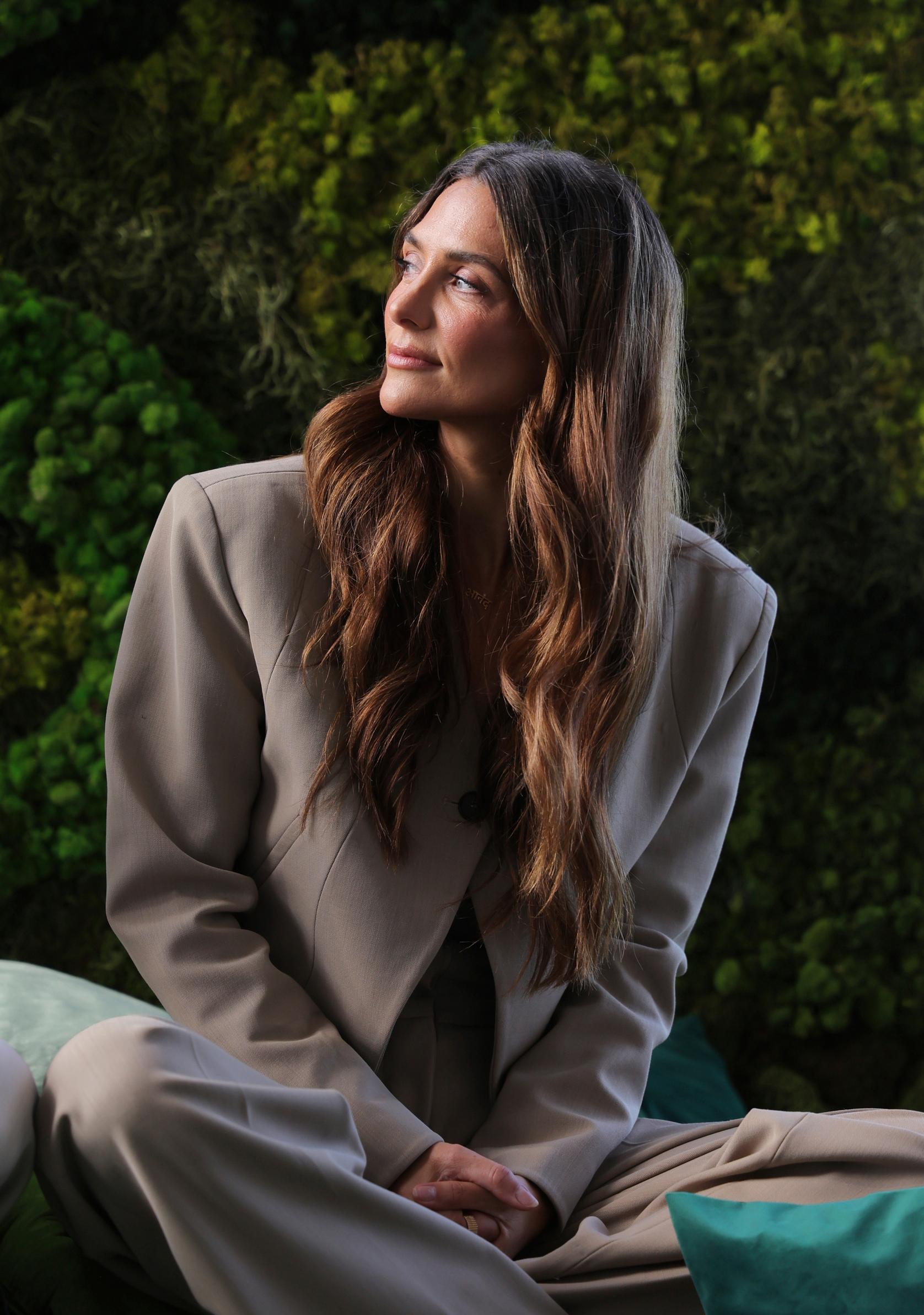 Kaupunkiverkkarit ja vau-takki  – tältä näyttää hillitty pilatestyyli, joka on arjen käytännöllisin asuvalinta