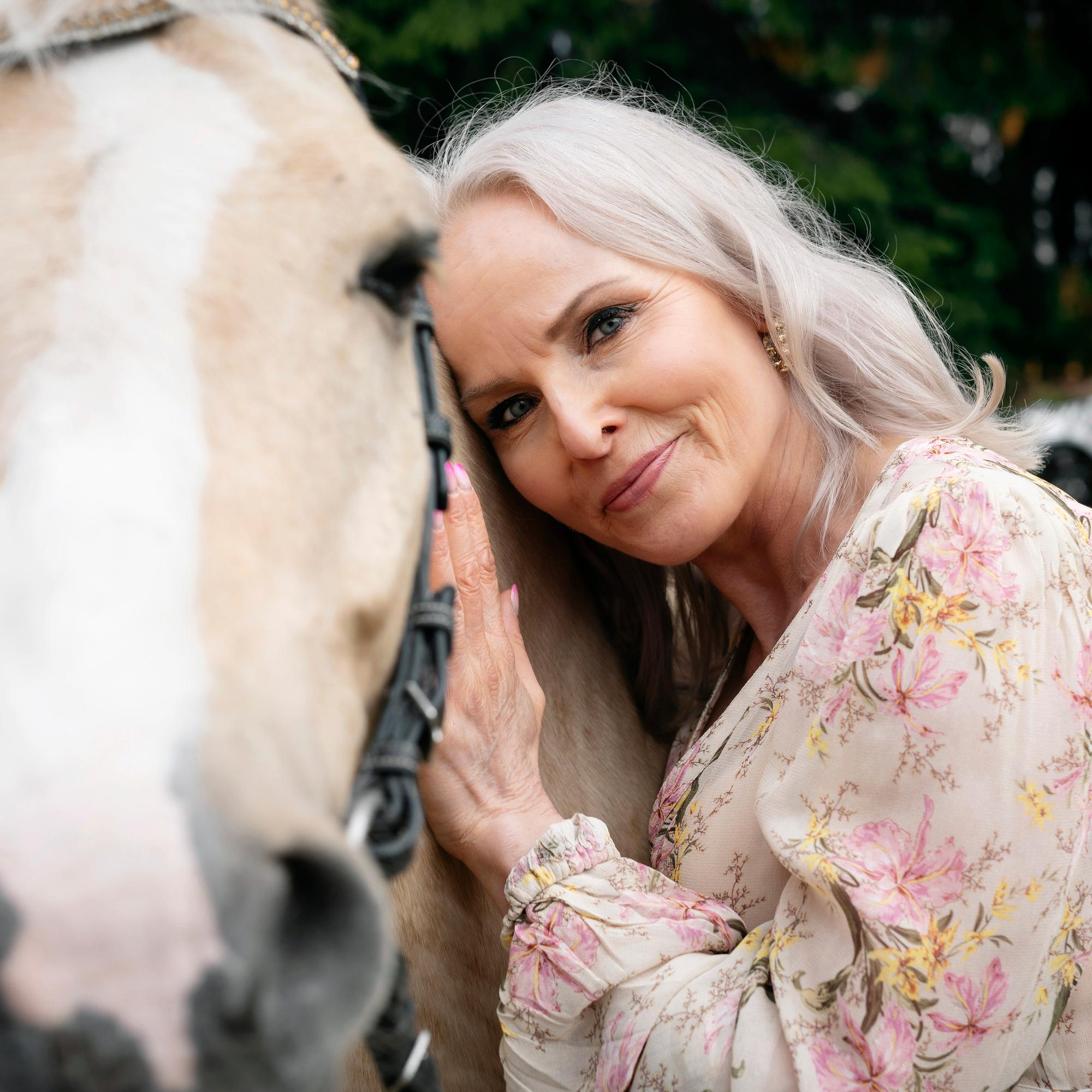 Anna-Elina Lyytikäinen selvisi elämänsä vaikeimmasta vuodesta: ”Olen onnellinen, että sain sanottua isälle, että rakastin häntä”