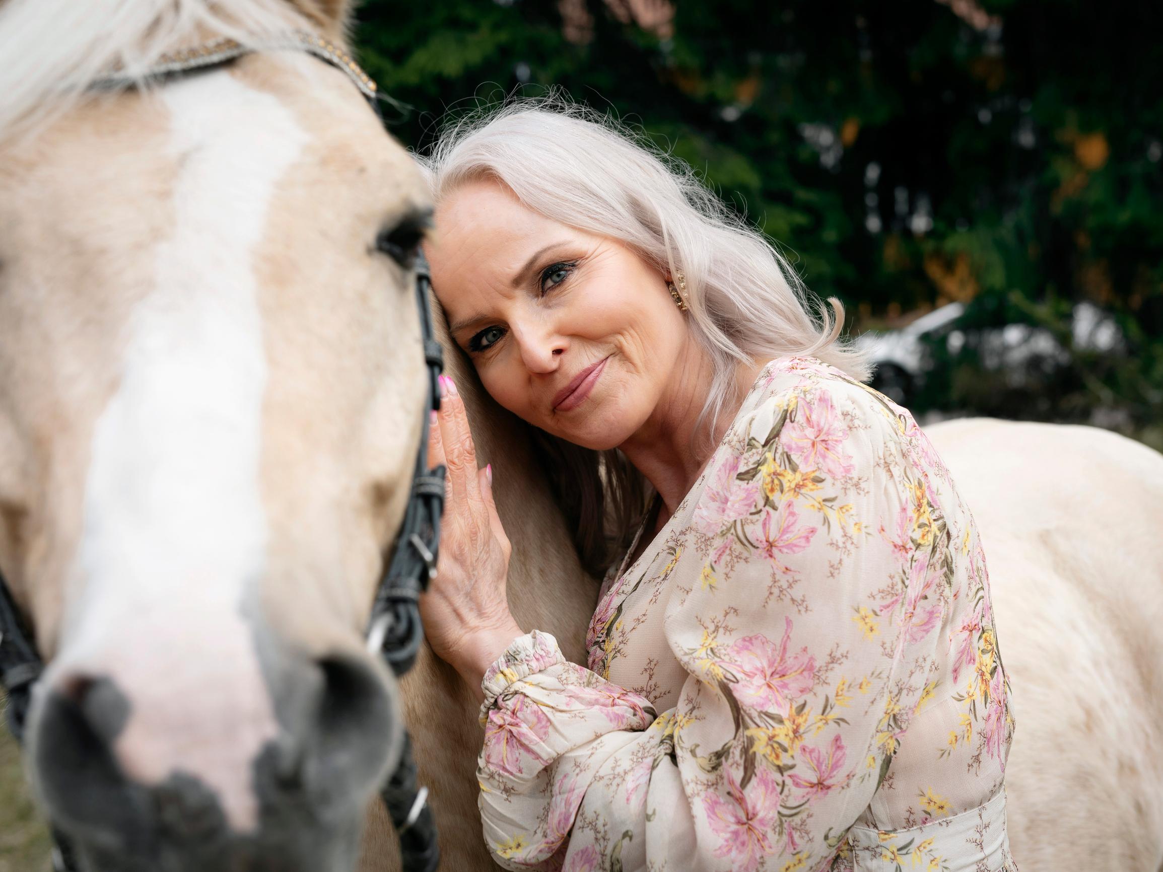 Anna-Elina Lyytikäinen selvisi elämänsä vaikeimmasta vuodesta: ”Olen onnellinen, että sain sanottua isälle, että rakastin häntä”