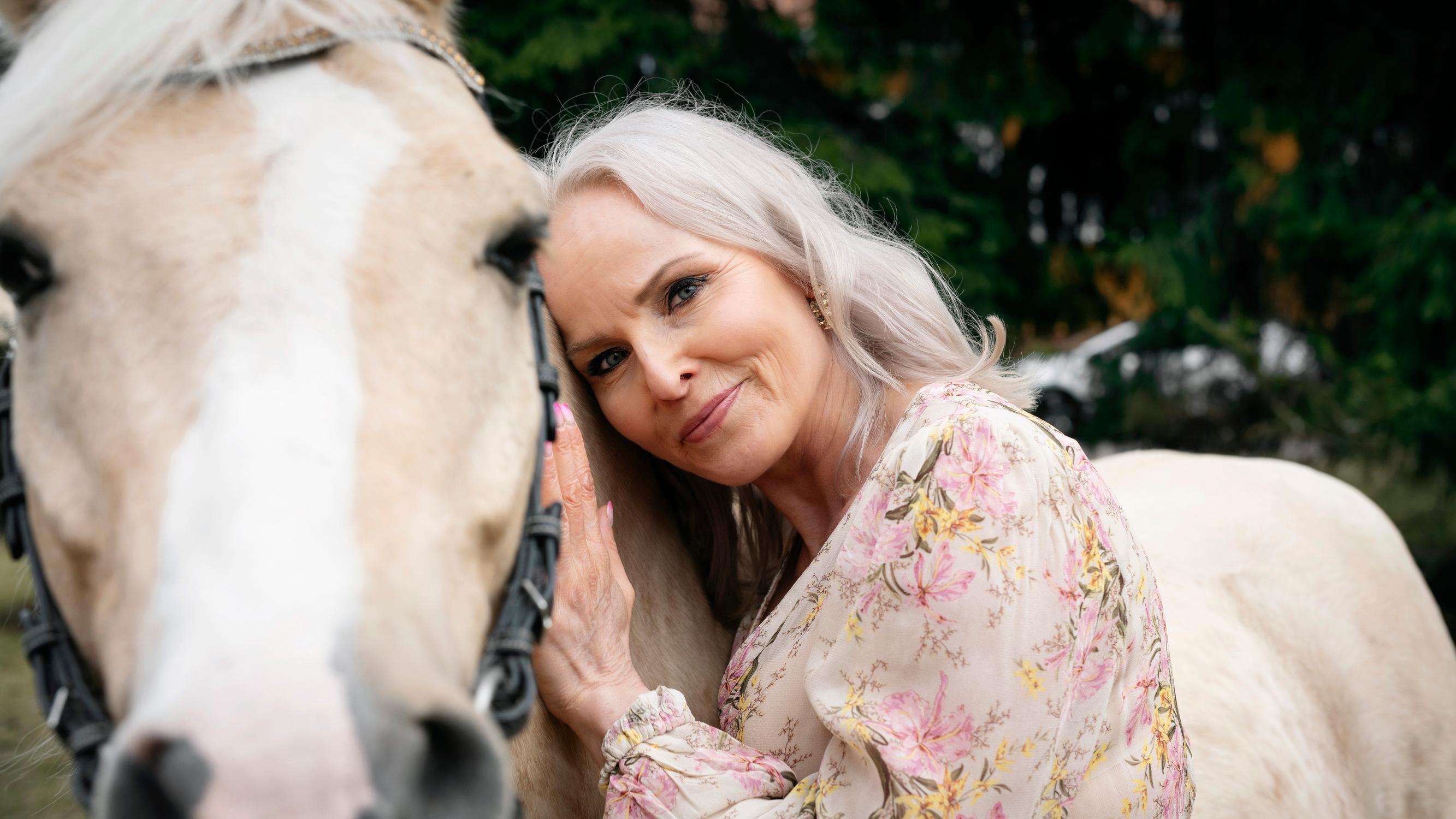 Anna-Elina Lyytikäinen selvisi elämänsä vaikeimmasta vuodesta: ”Olen onnellinen, että sain sanottua isälle, että rakastin häntä”