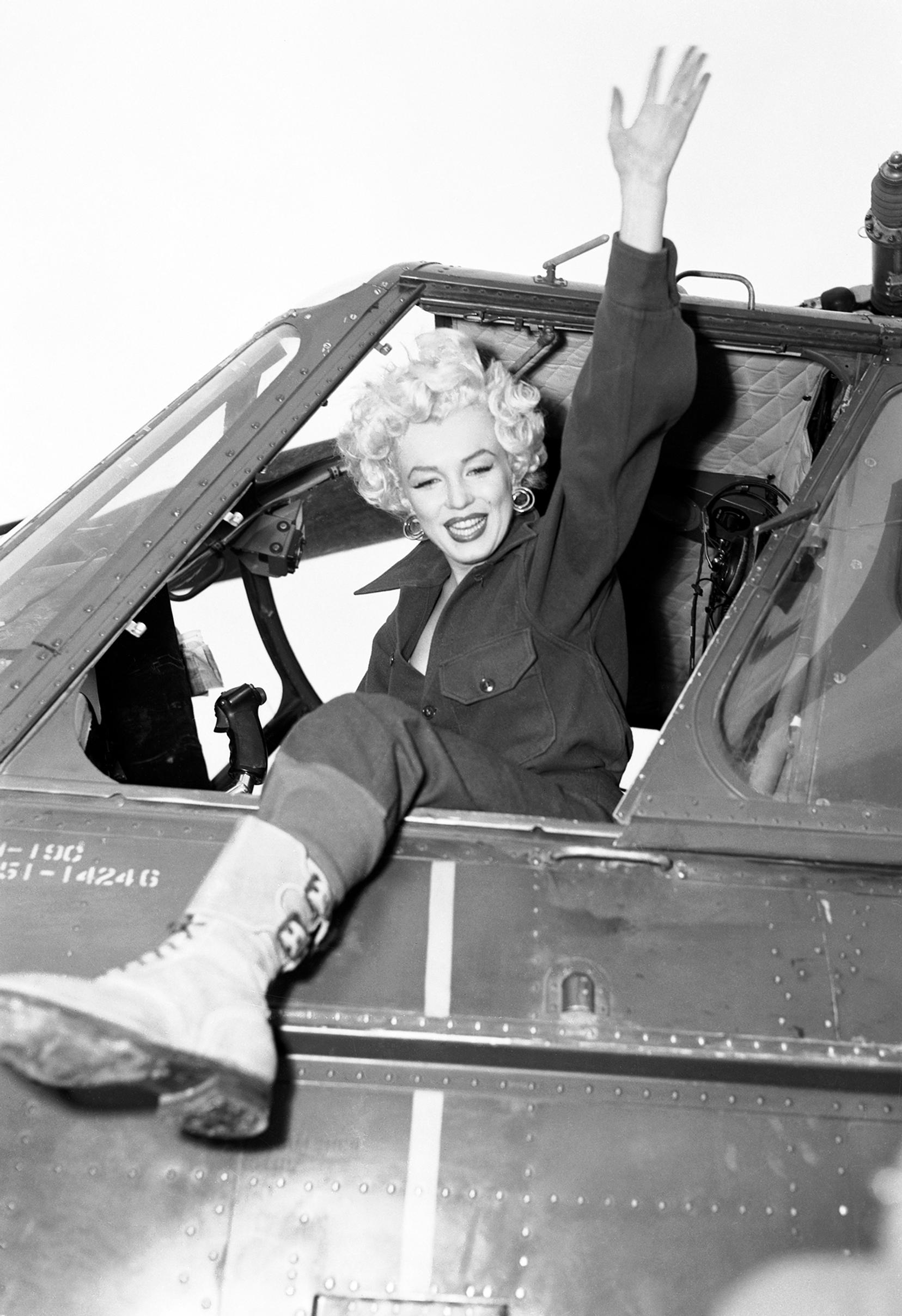 Häämatka Joe DiMaggion kanssa keskeytyi, kun Marilyn päätti lähteä esiintymään sotilaille Koreassa.