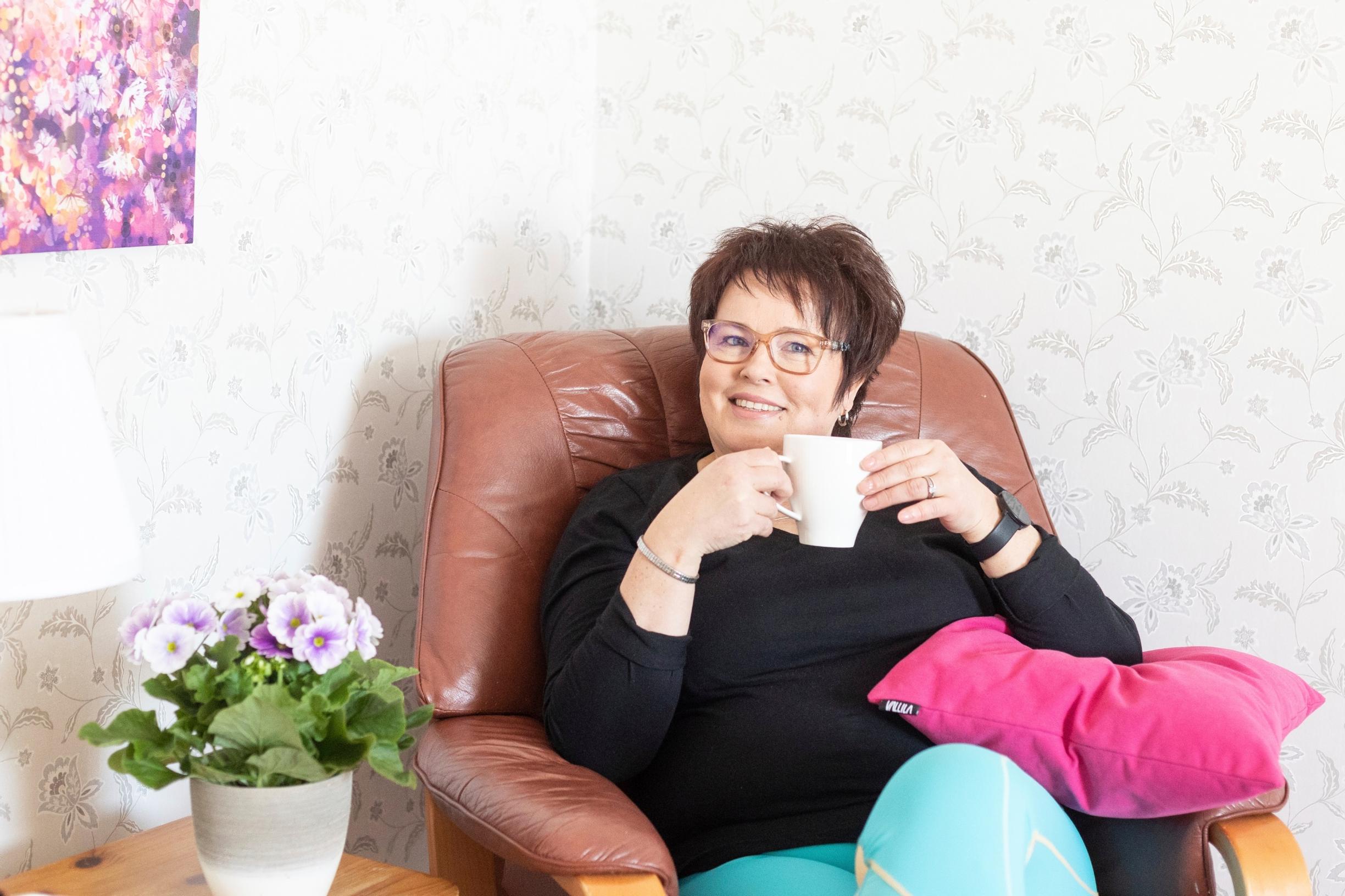 Sarita luuli olevansa vain yksi sukunsa huonoselkäisistä, vaikka kipu oli sähköiskujen kaltaista – syynä olikin yllättävä sairaus: ”Tiettyyn kiputasoon tottuu”