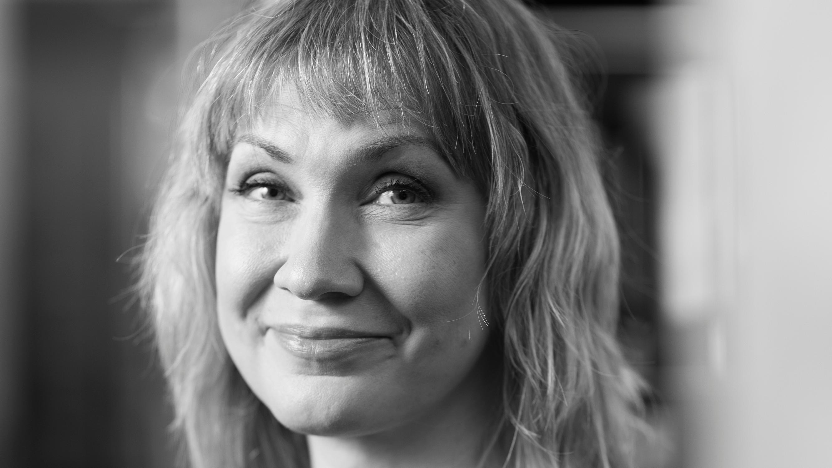 Kirjailija Karoliina Timonen on löytänyt yksinkertaisen keinon, joka auttaa häntä olemaan parempi ihminen