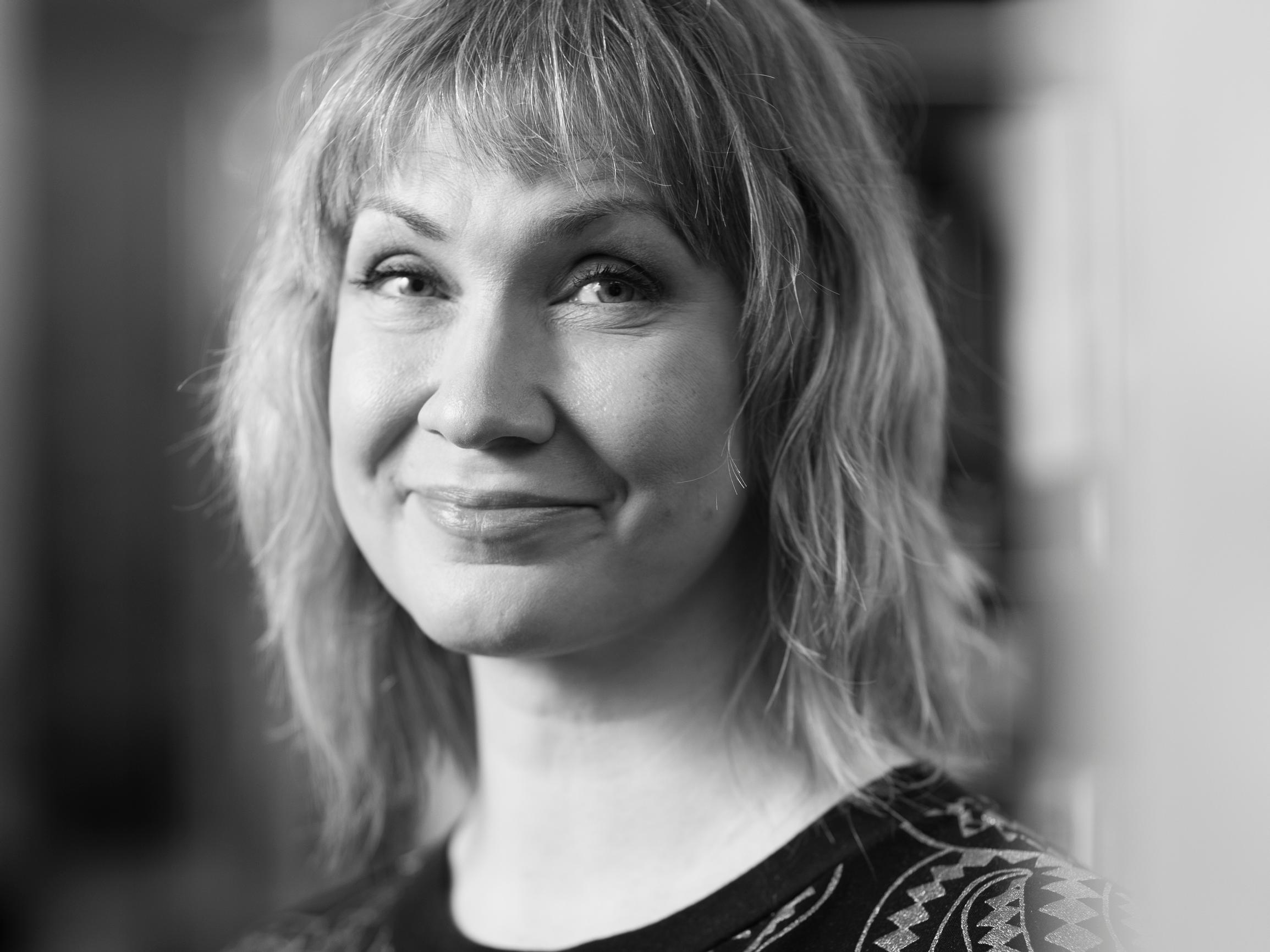 Kirjailija Karoliina Timonen on löytänyt yksinkertaisen keinon, joka auttaa häntä olemaan parempi ihminen