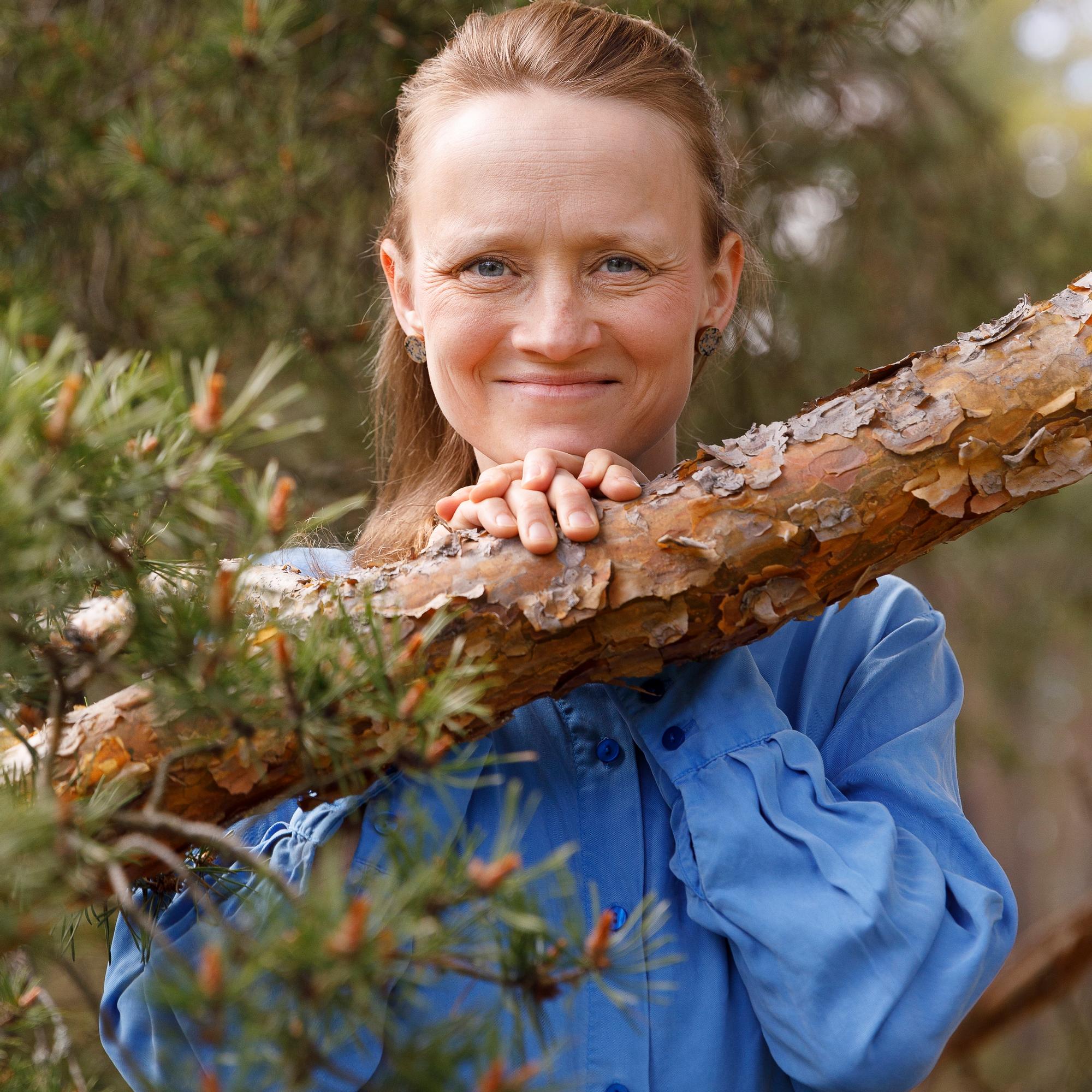 Näyttelijä Ella Mettänen piti outoa kutinaa ohimenevänä vaivana – kyseessä olikin parantumaton sairaus, johon ei ole toimivaa lääkettä