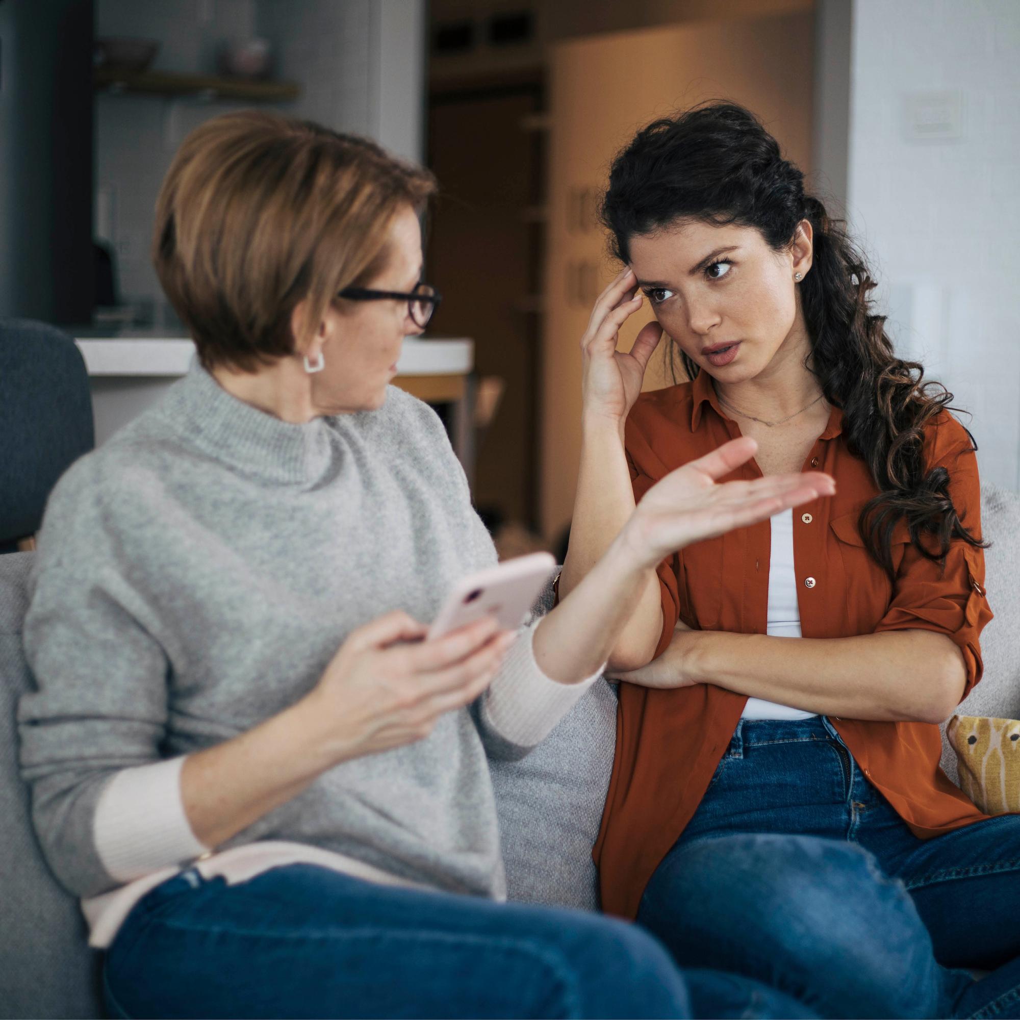 Onko suhde äitisi kanssa hankala? Psykologi kertoo, missä tilanteessa välit on ehkä parasta katkaista kokonaan