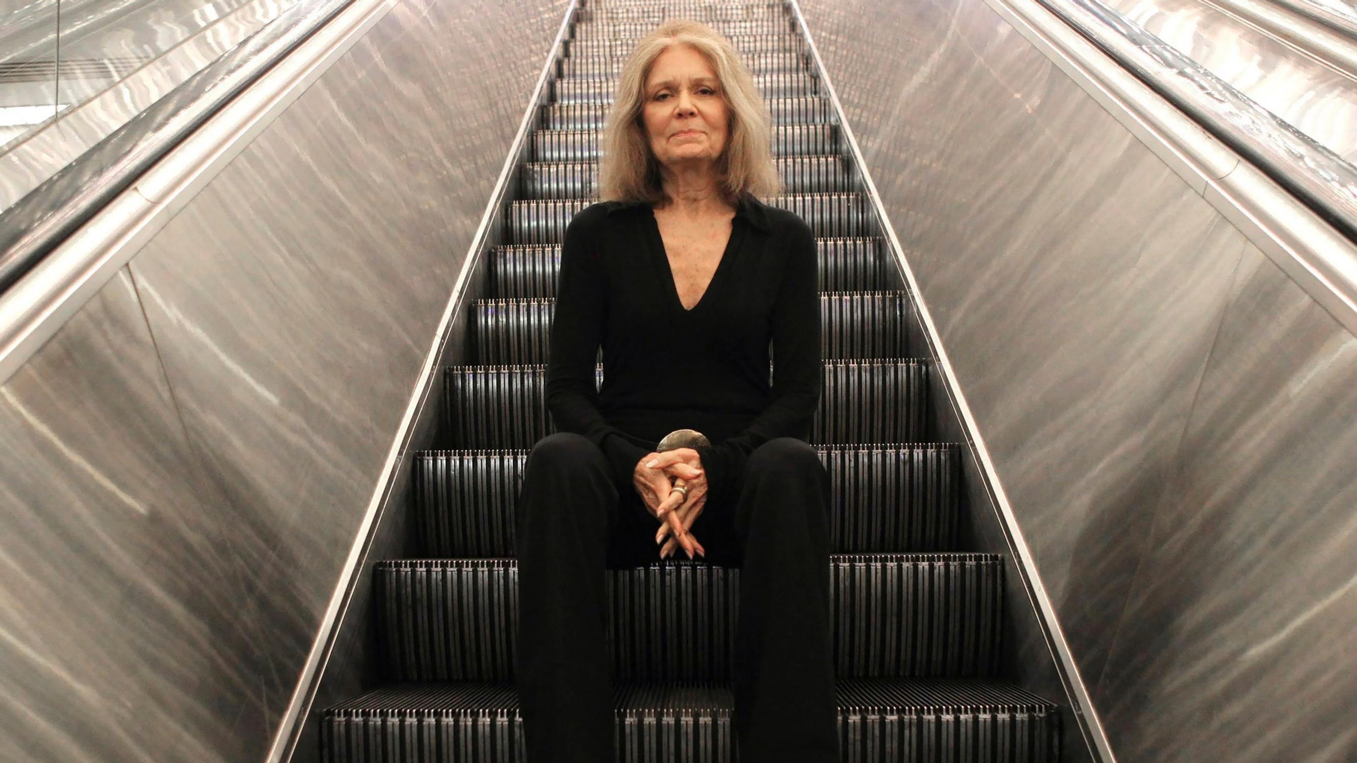 Gloria Steinem, 90, joutui huolehtimaan lapsena mielenterveysongelmista kärsivästä äidistään – se avasi hänen silmänsä, miten huonosti naisia kohdellaan terveydenhuollossa