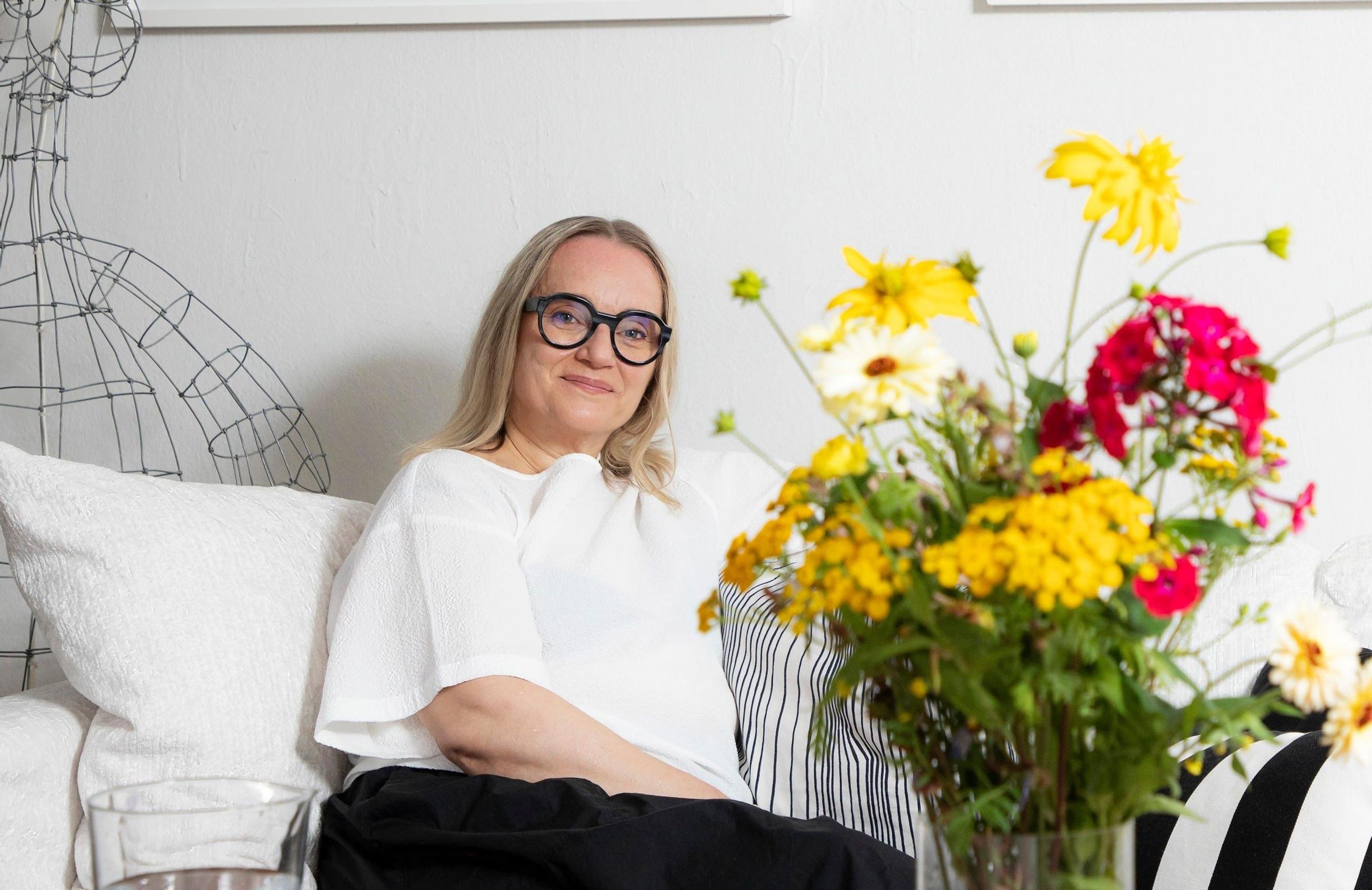 25 vuotta rintasyöpää sairastaneelle Helena Hietaselle ikääntyminen on ilon asia: ”Herään aamulla kiitollisena, että saan elää tämänkin päivän”