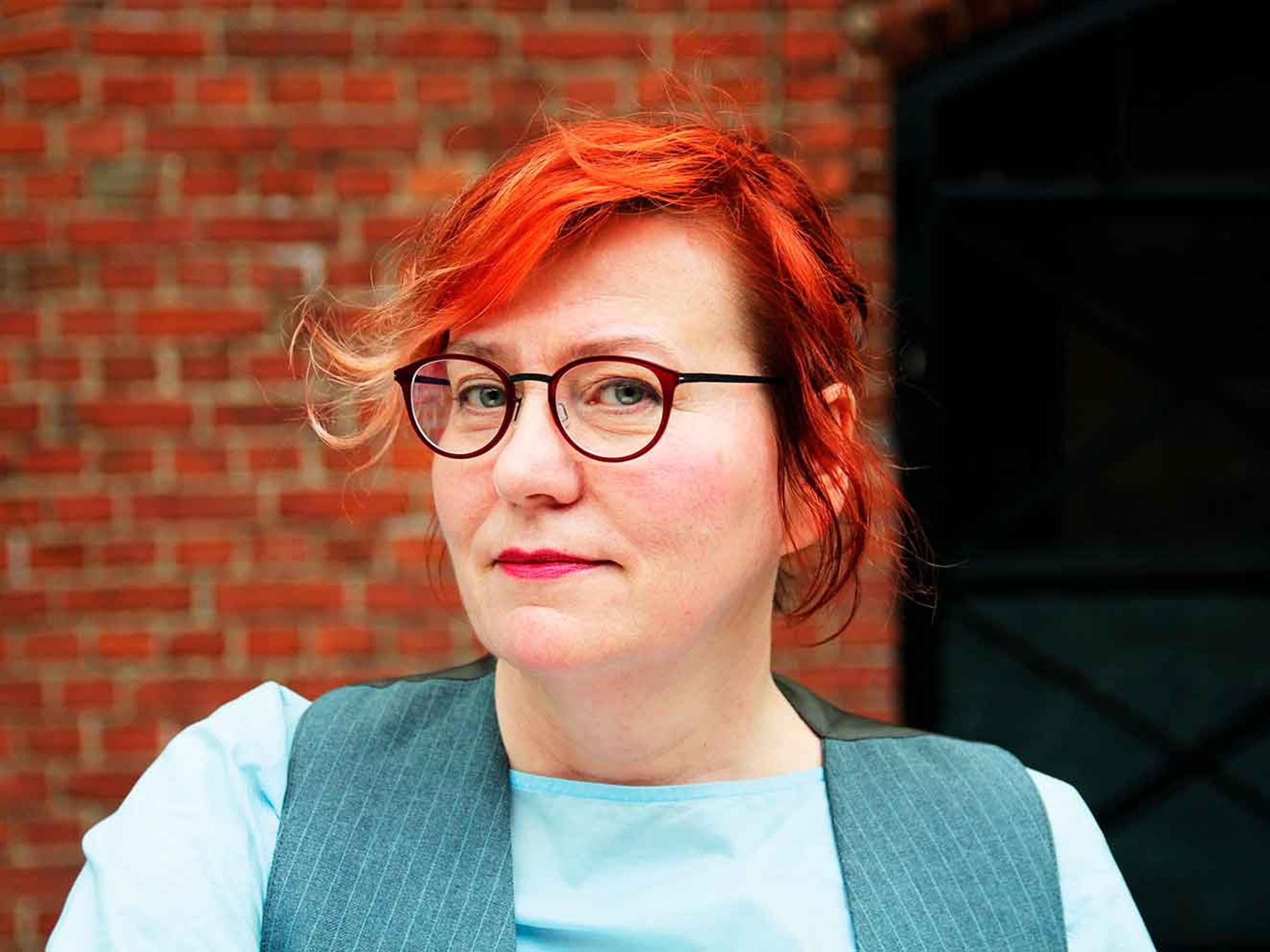 Asiantuntija kertoo, miksi sateenkaari-ihmisten voi olla vaikea hakea apua lähisuhdeväkivaltaan: ”Eron hetki on usein vaarallisin”