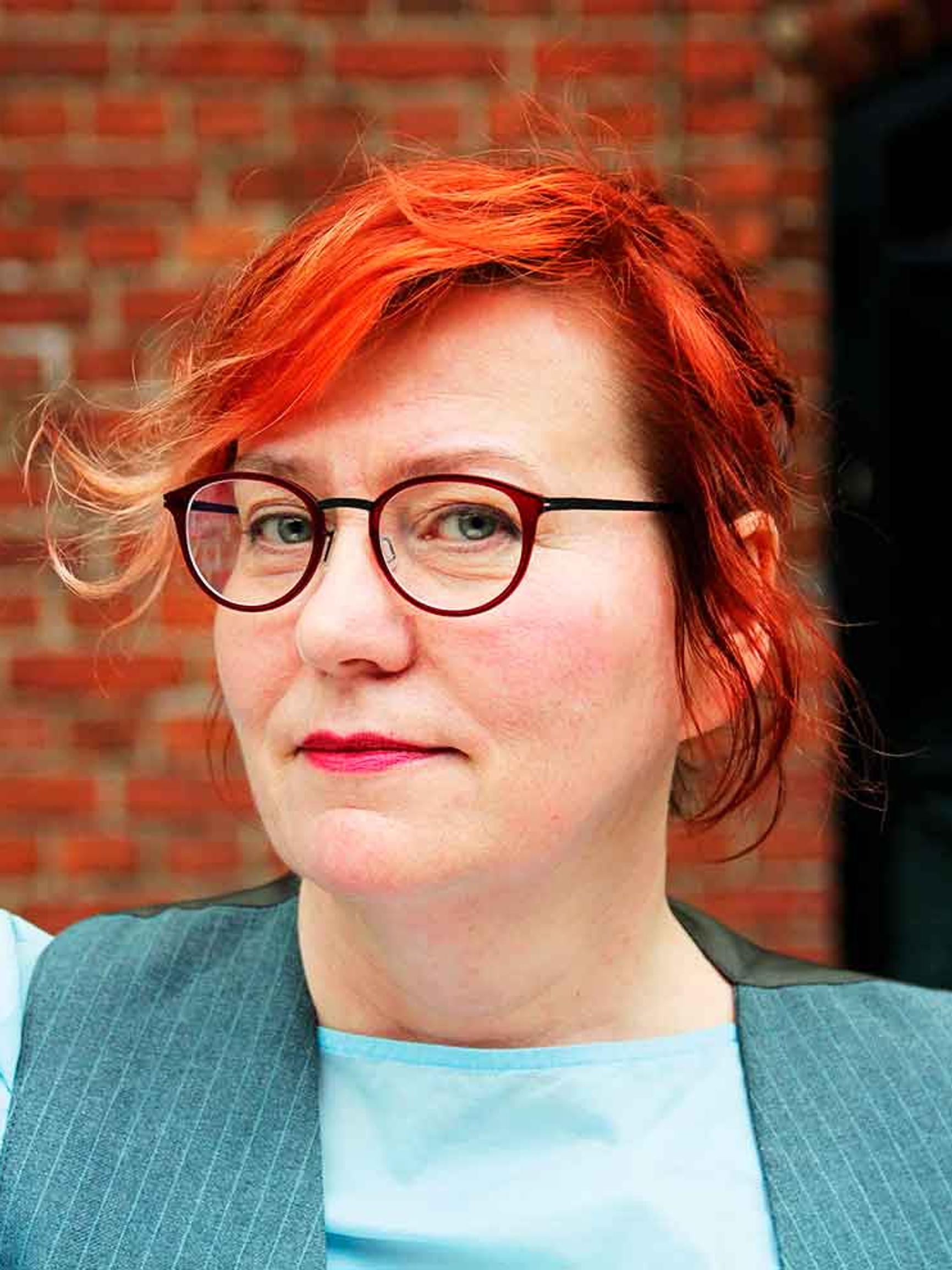 Asiantuntija kertoo, miksi sateenkaari-ihmisten voi olla vaikea hakea apua lähisuhdeväkivaltaan: ”Eron hetki on usein vaarallisin”