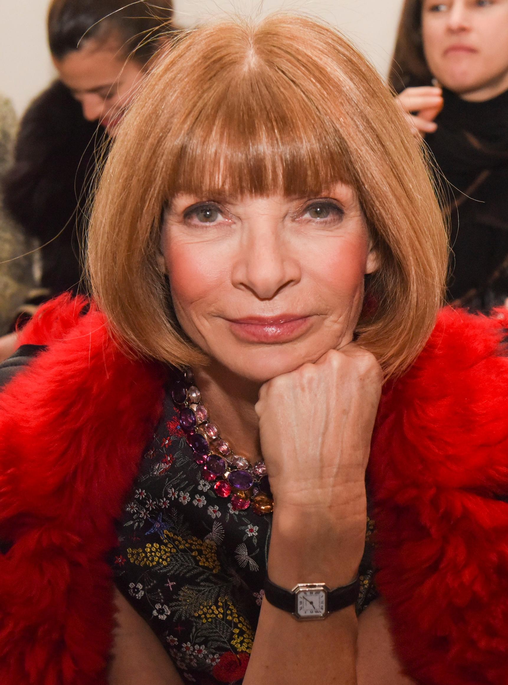 Nollakorot, olkapääkorvikset ja glittersukat – anna Anna Wintourin inspiroida pikkujoulujesi asusteet