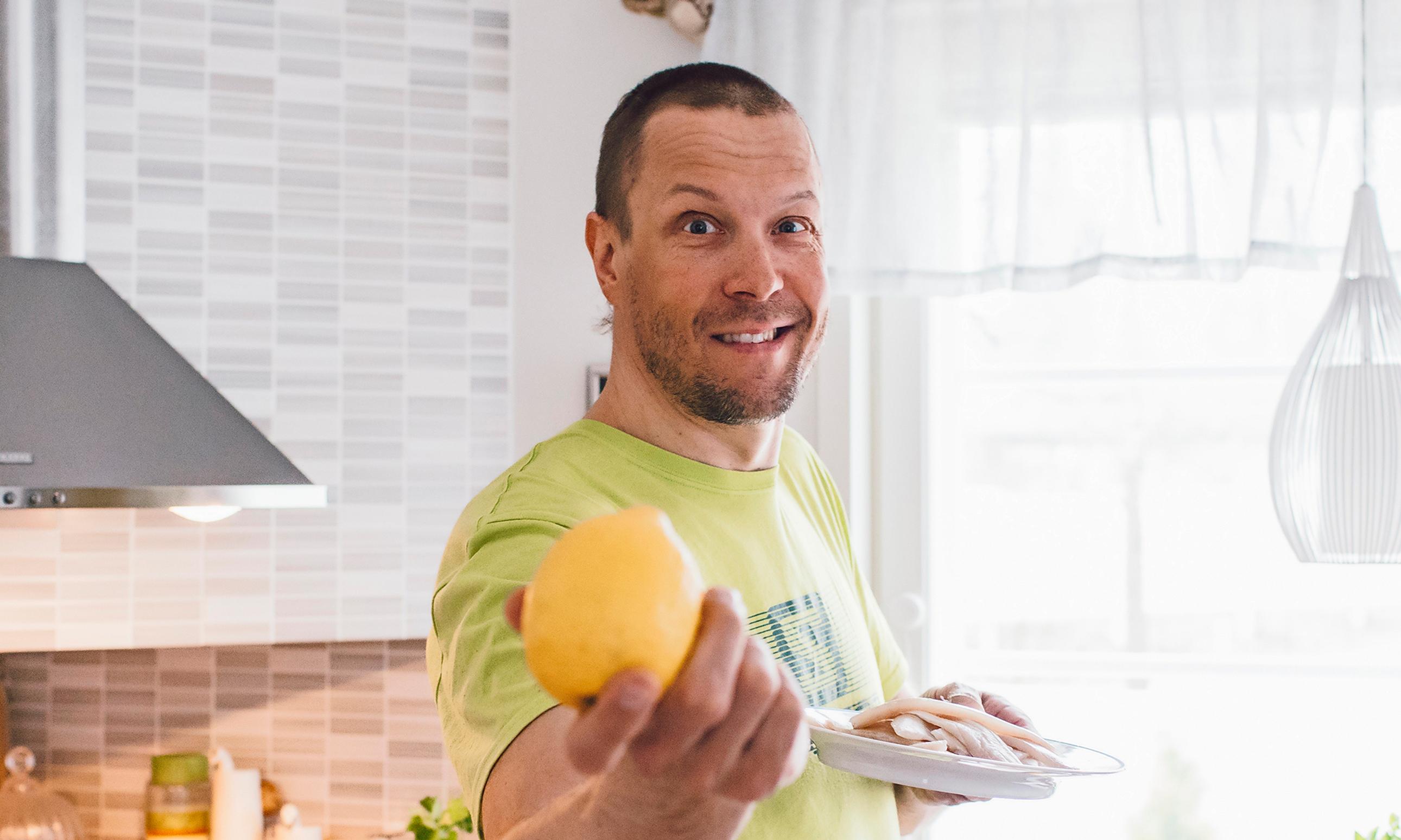 Peltsi kokkaa kalaa kylmistä vesistä