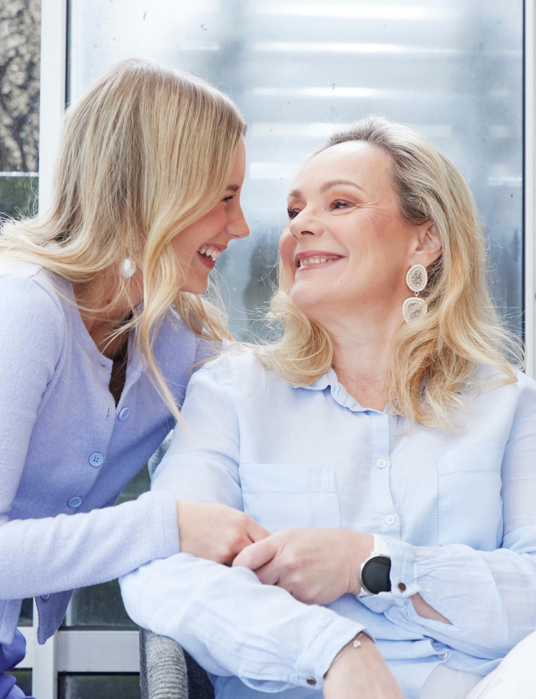 Sari Puumalaisen ja Saara Geitelin äiti-­tytärsuhde on alkanut viime vuosina muistuttaa yhä enemmän ystävyyttä.