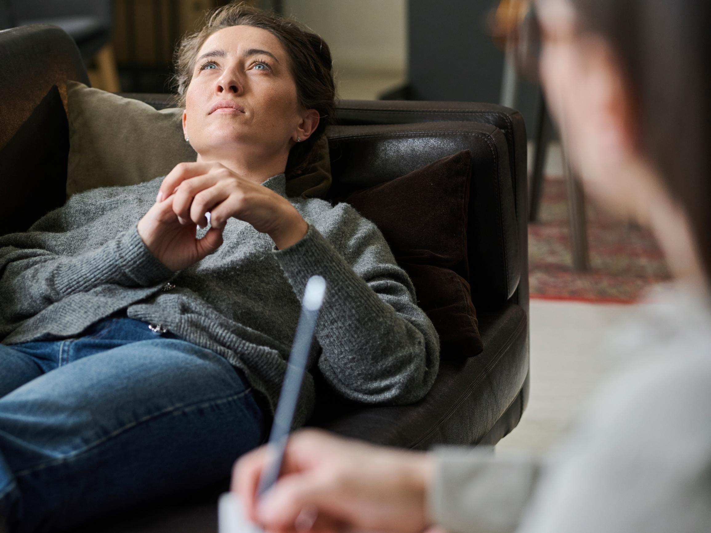 Masennusta hoidetaan nyt uudenlaisilla lääkkeillä – tätä keinoa käytetään, kun lääkkeet ja terapia eivät auta