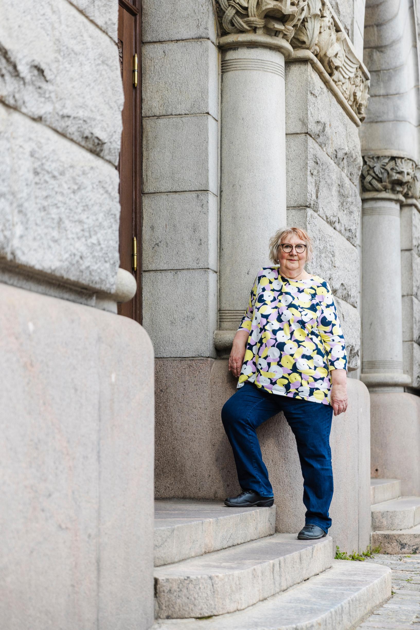 Ei tää nyt niin vakavaa ole! Anneli on yrittänyt opettaa lapsilleen rentoa elämänotetta.