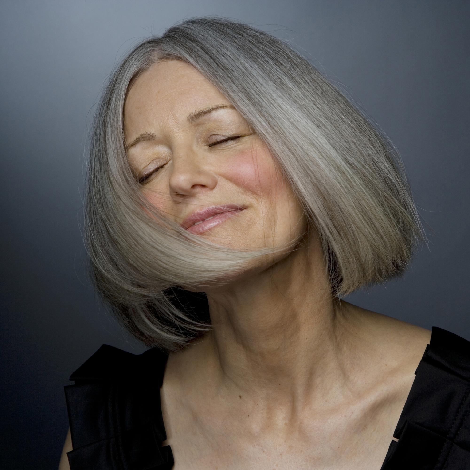 Testi paljasti 5 parasta muotovaahtoa – yhden tuotteen pito on niin hyvä, että laineet pysyvät kolme päivää 