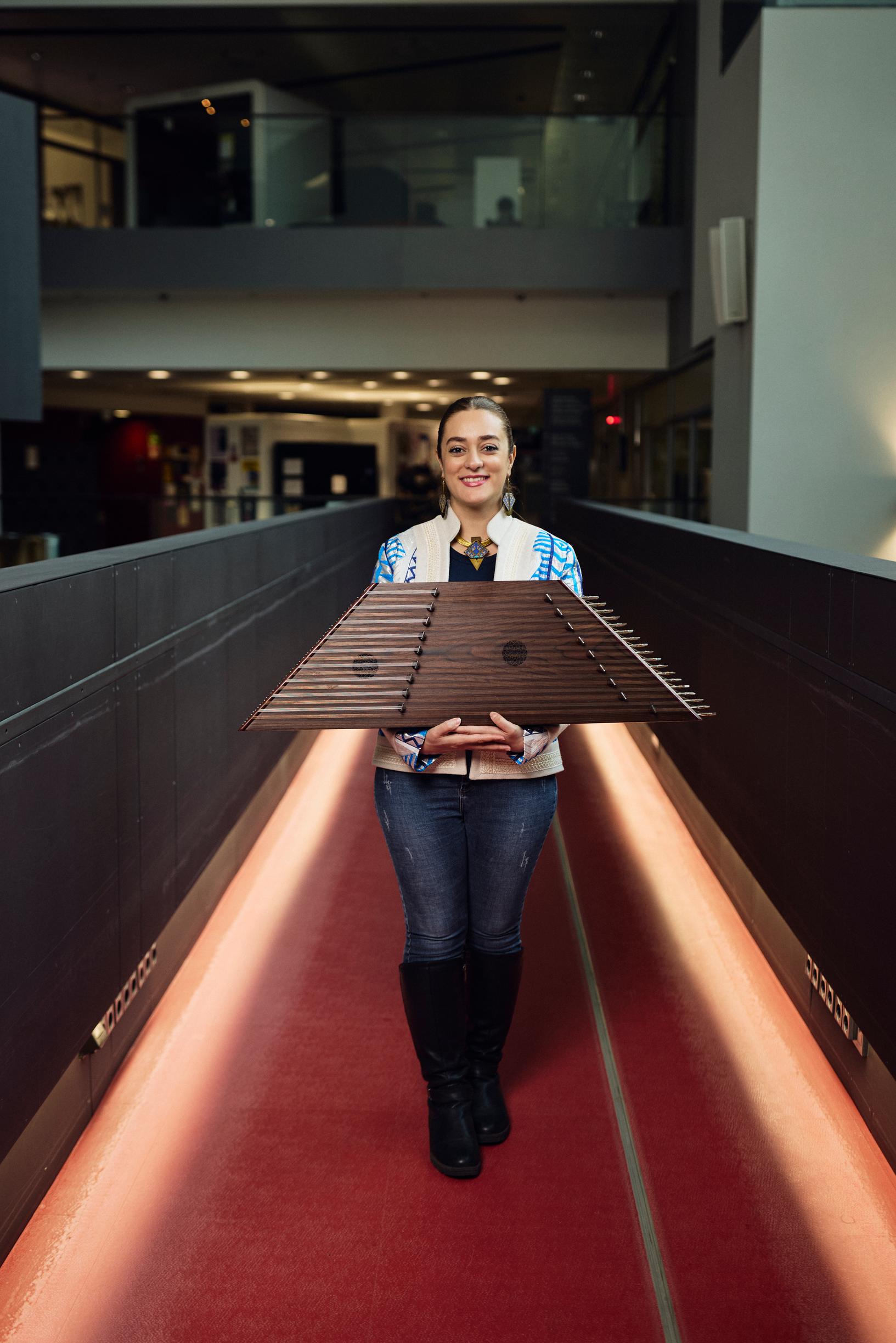 ”Eniten musiikkiani inspiroi luonto”, Mehrnoosh sanoo.