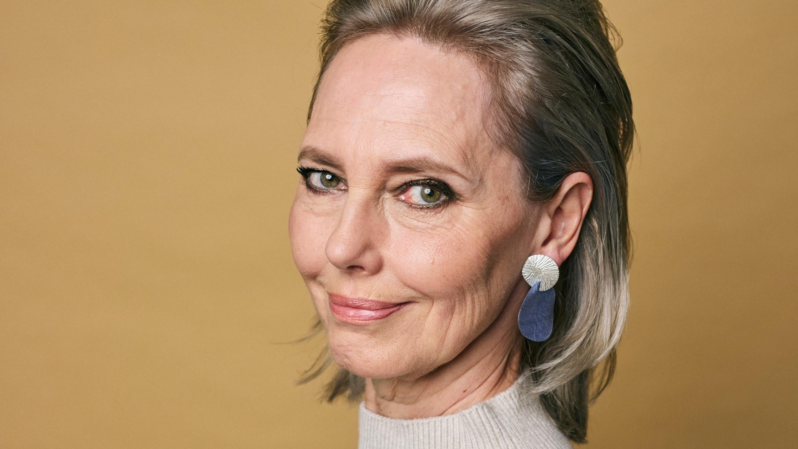 Maija, 64, sai hehkuvan meikin muuttumisleikissä – näin valitset meikkivoiteen aikuiselle iholle