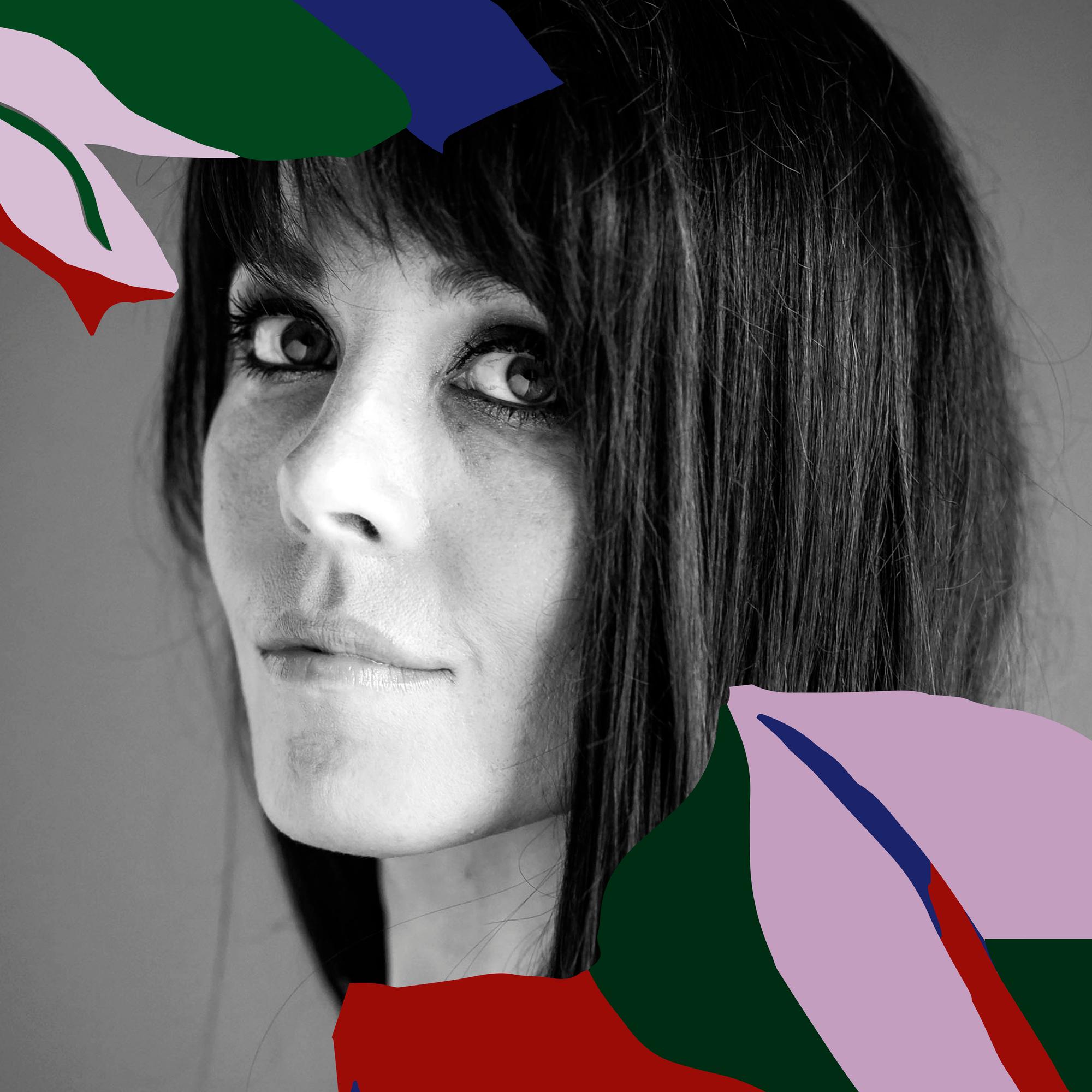 Riikka Pulkkinen mietti 18 vuotta, että haluaa kirjoittaa lääkäriromaanin – kertoo Eevan kirjaklubin podcastissa, miten on muuttunut kirjailijana