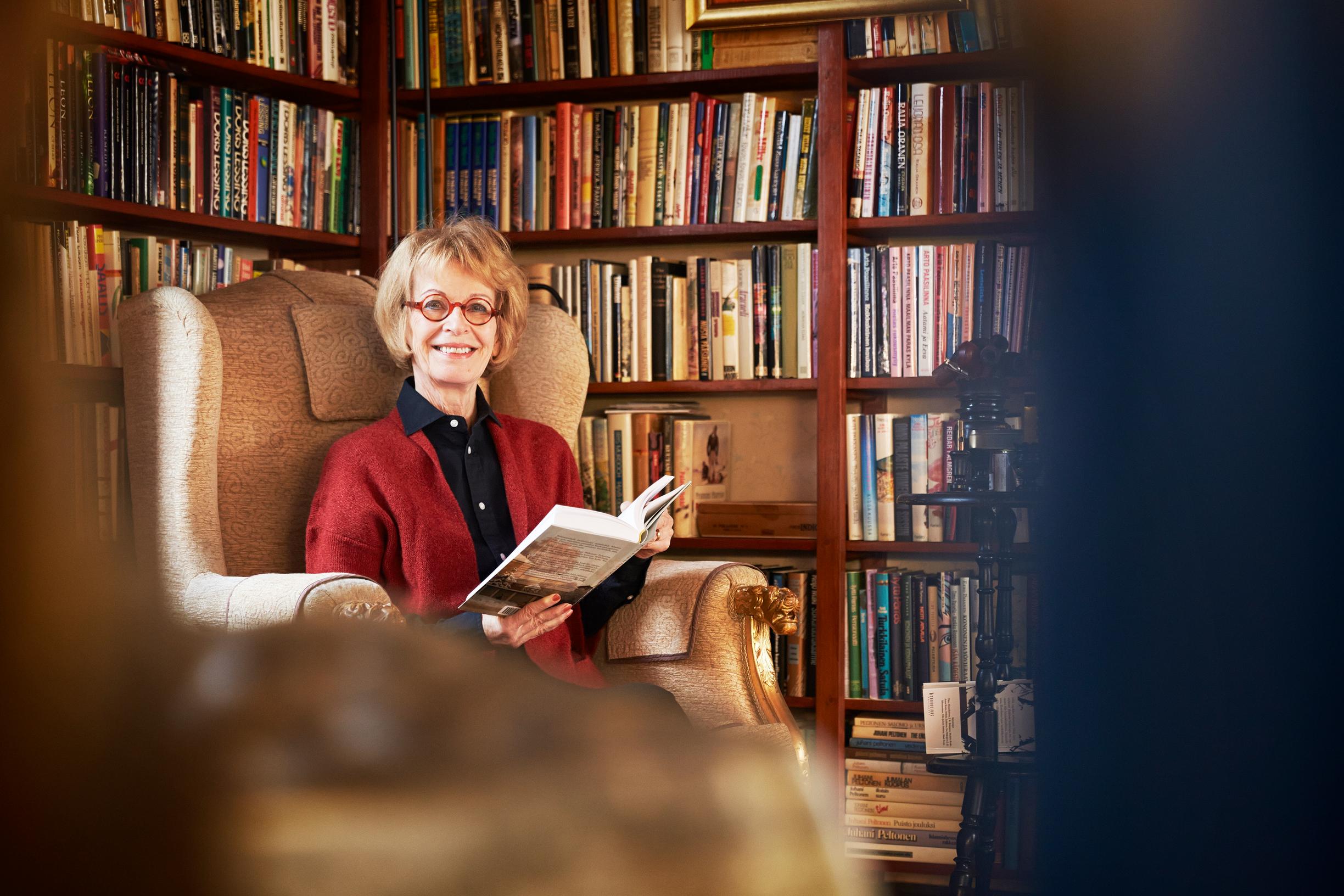 Kaari Utrion kulttuuritärpit: ”Suosittelen näitä kolmea kirjaa, jos koronapandemia ahdistaa”