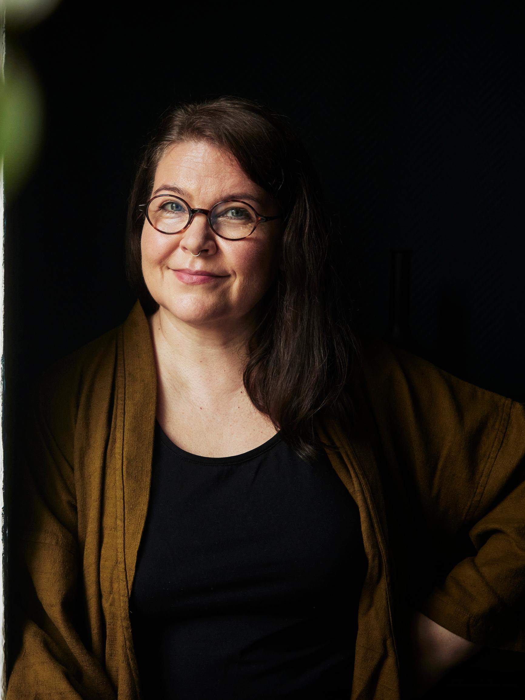 Astrologi Kirsi kehitti metodin, jolla horoskooppeja voi tulkita syvällisemmin – tästä syystä ihminen itkee usein tulkinnan aikana