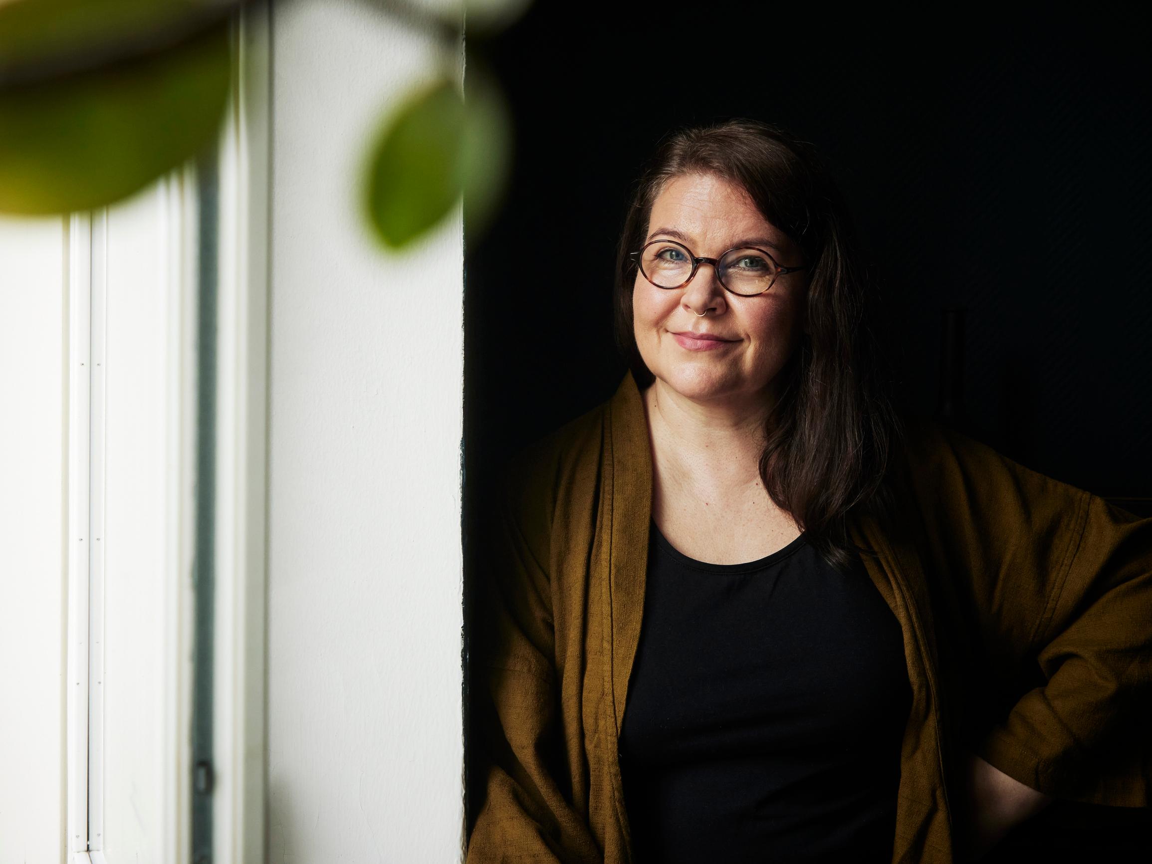 Astrologi Kirsi kehitti metodin, jolla horoskooppeja voi tulkita syvällisemmin – tästä syystä ihminen itkee usein tulkinnan aikana