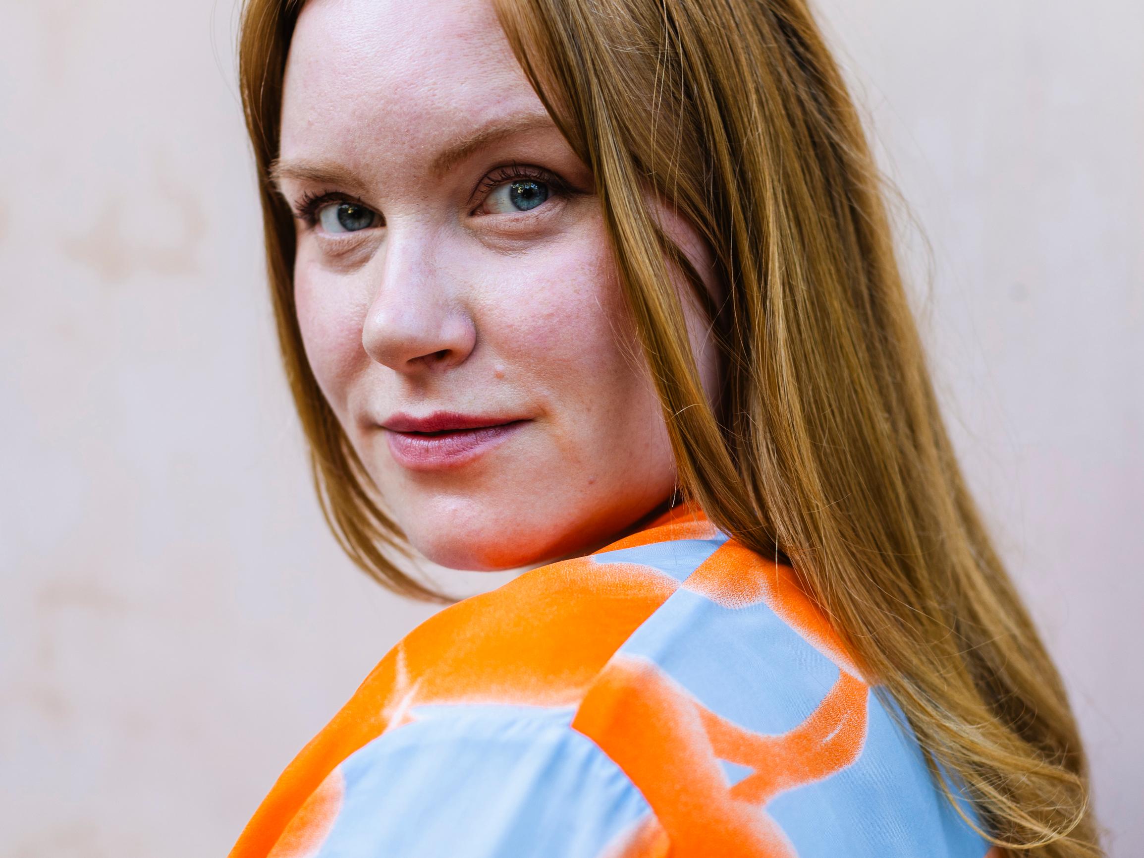 Näytelmäkirjailija Kaisa Lundán menetti Reko-isänsä 10-vuotiaana: ”Minusta tuli hyvä selviämään kaikesta itsekseni”