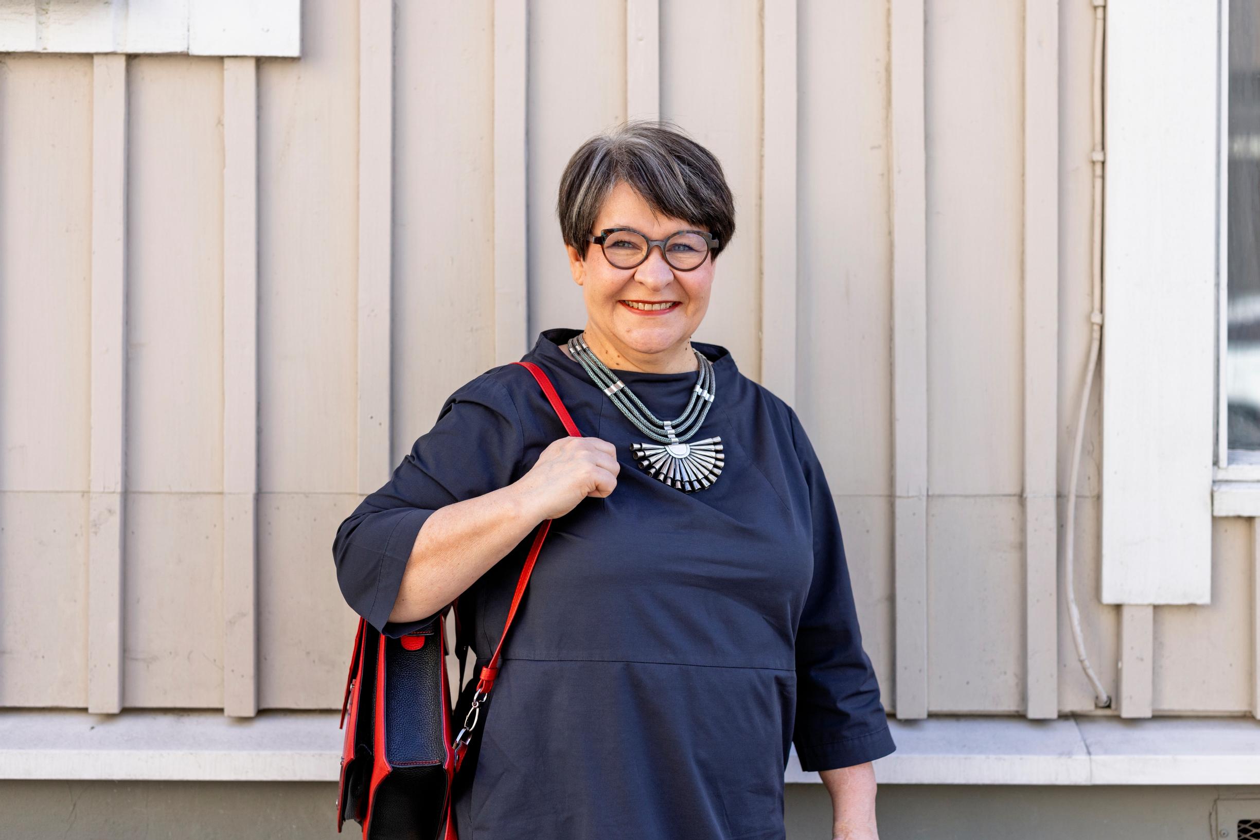 ”Voi olla, että luonteeni iloisuus ja elämänmyönteisyys ovat karjalaista perua. Hämäläistä on periksiantamattomuus”, Tarja Filatov kertoo.