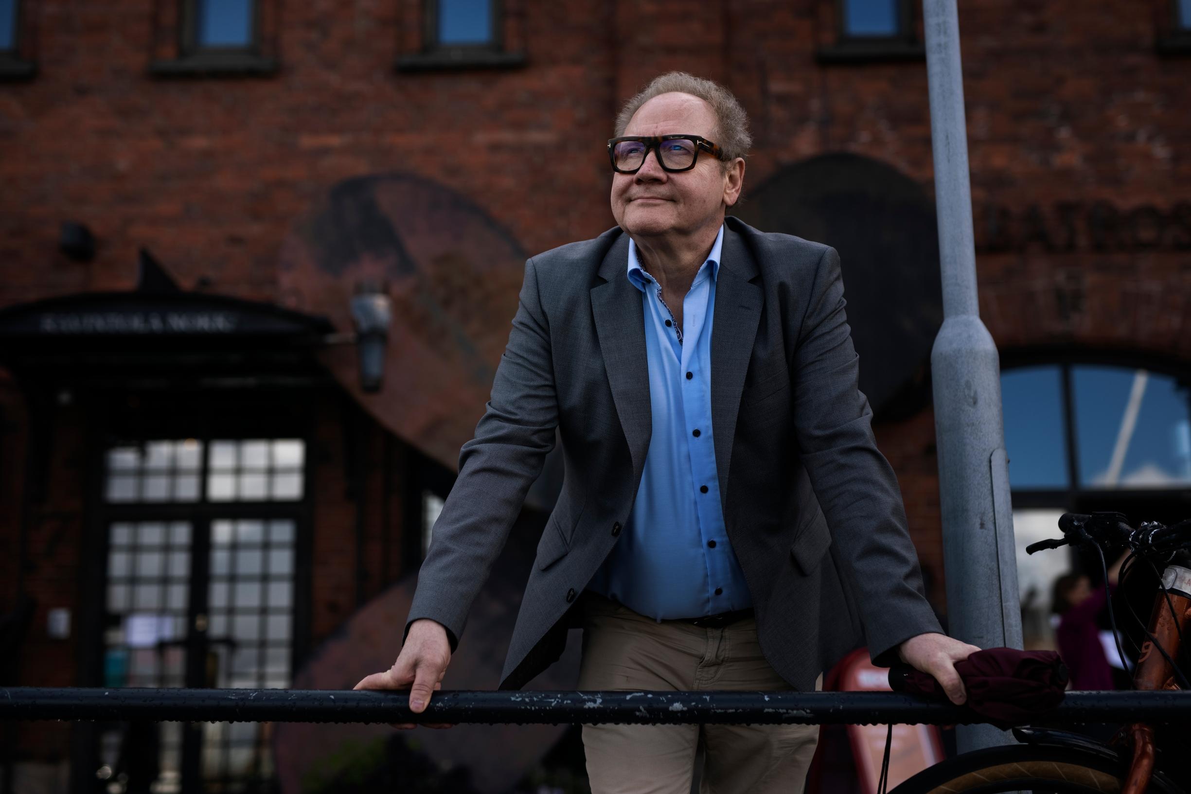 Jari Tervo tiesi jo ensikohtaamisesta, että haluaisi olla Kati Tervon puoliso. Kirjailijapariskunta on ollut yhdessä kolmekymmentä vuotta.