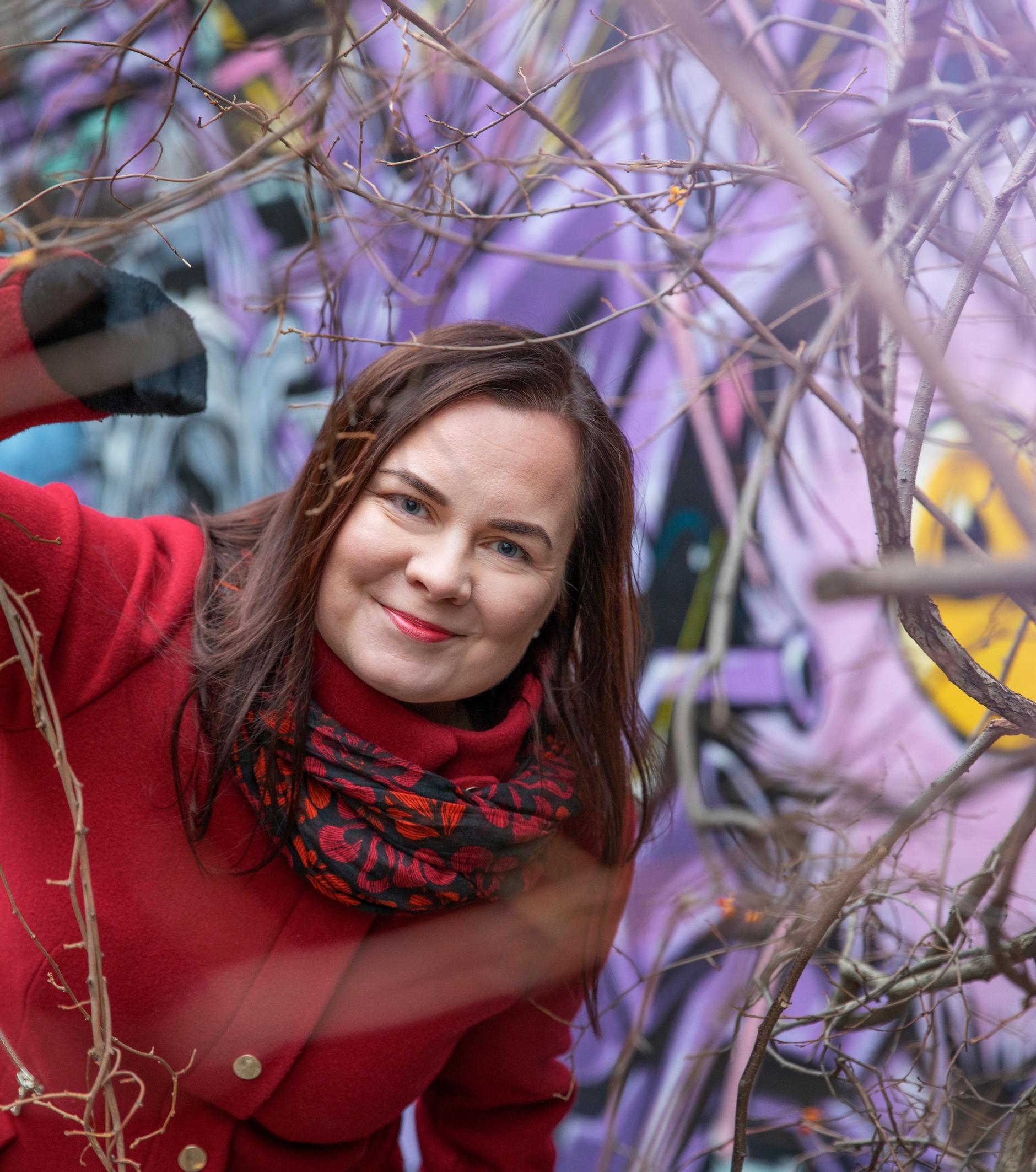 Hiustutkija Miisa Syrjälä näkee hiuksista asiakkaiden murheet: "Hoida myös mieltä"