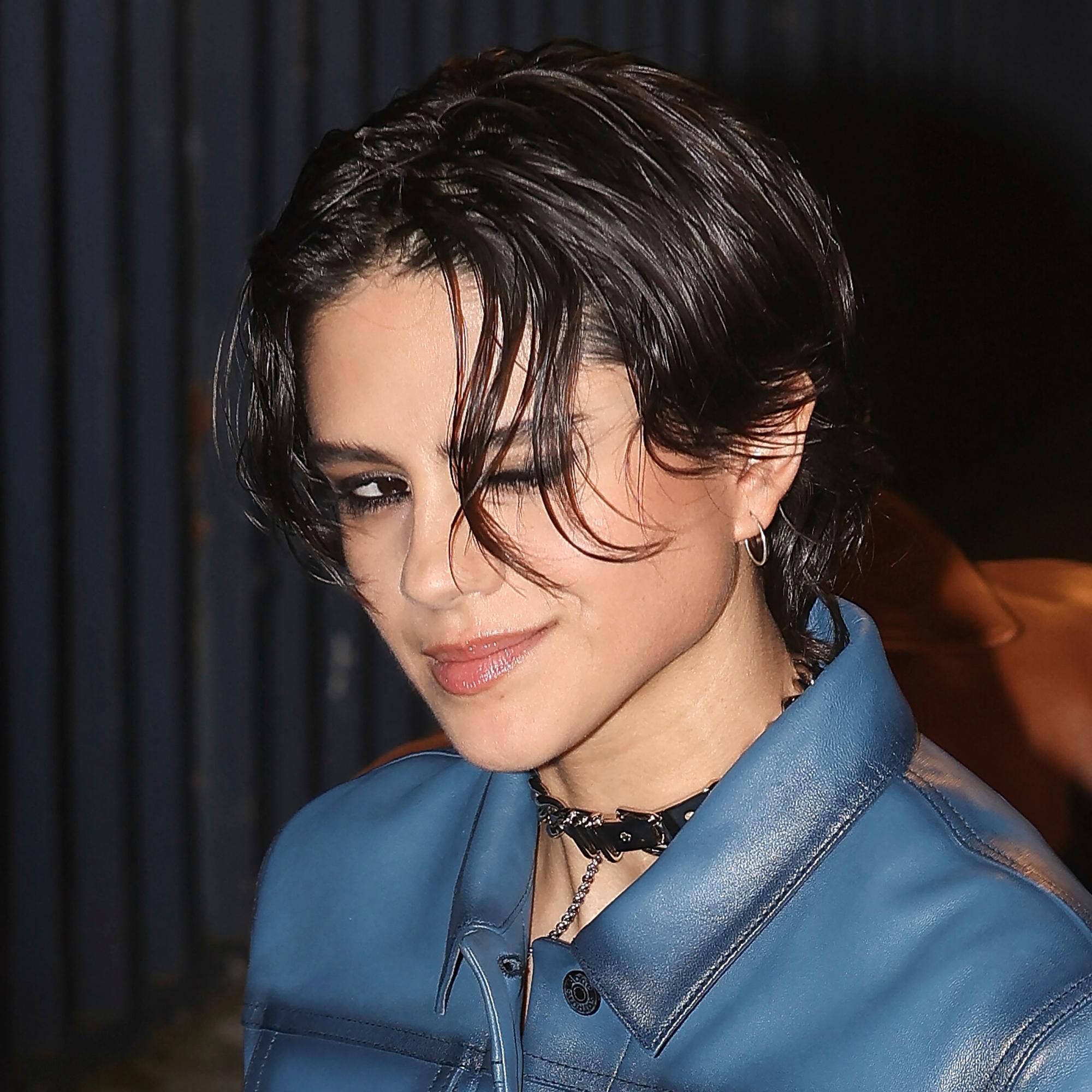 Persikka, lämmin ruskea ja haalistuneisuus – tässä ovat hiusväritrendit 2024