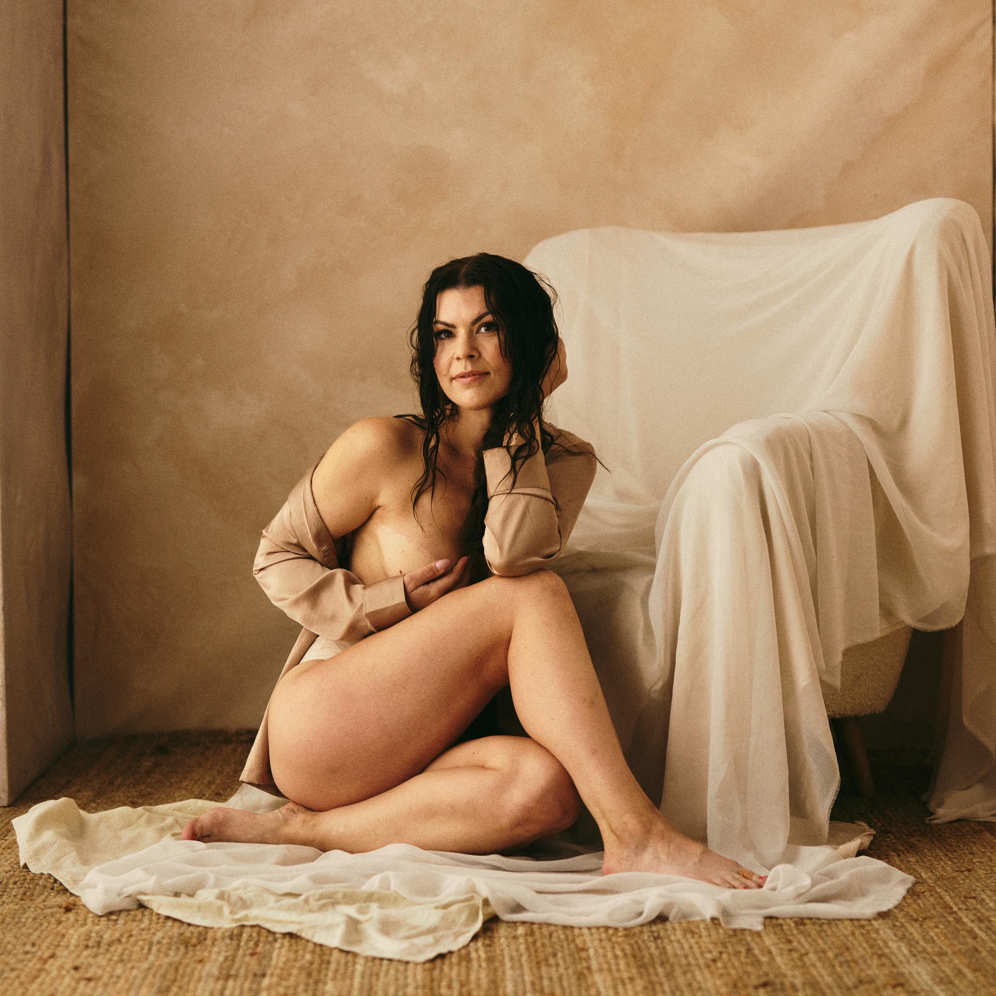 Rintasyövän sairastaneen Nooran, 39, uudet rinnat rakennettiin selkäkielekkeistä: ”Proteesi oli koko ajan hukassa, ja lapseni nauroivat, kun etsin tissiä pitkin kämppää”