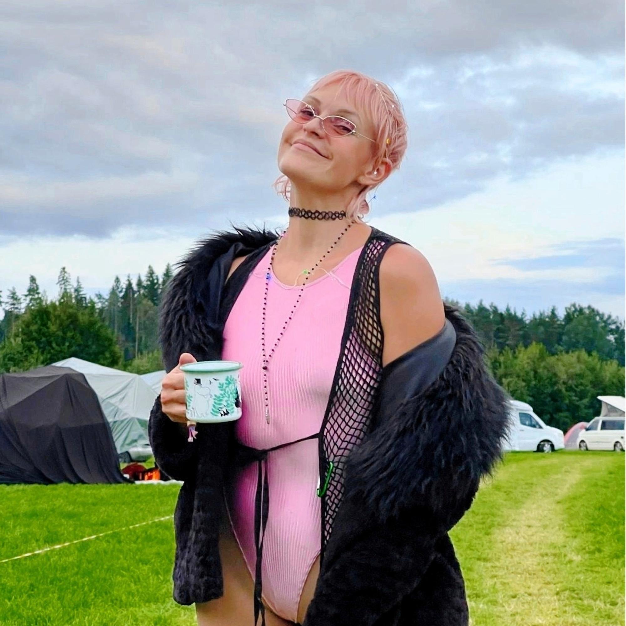 Jenni Janakka valmistautui Selviytyjiin lihottamalla itseään – vähissä vaatteissa esiintyminen pakotti hänet miettimään kehosuhdettaan