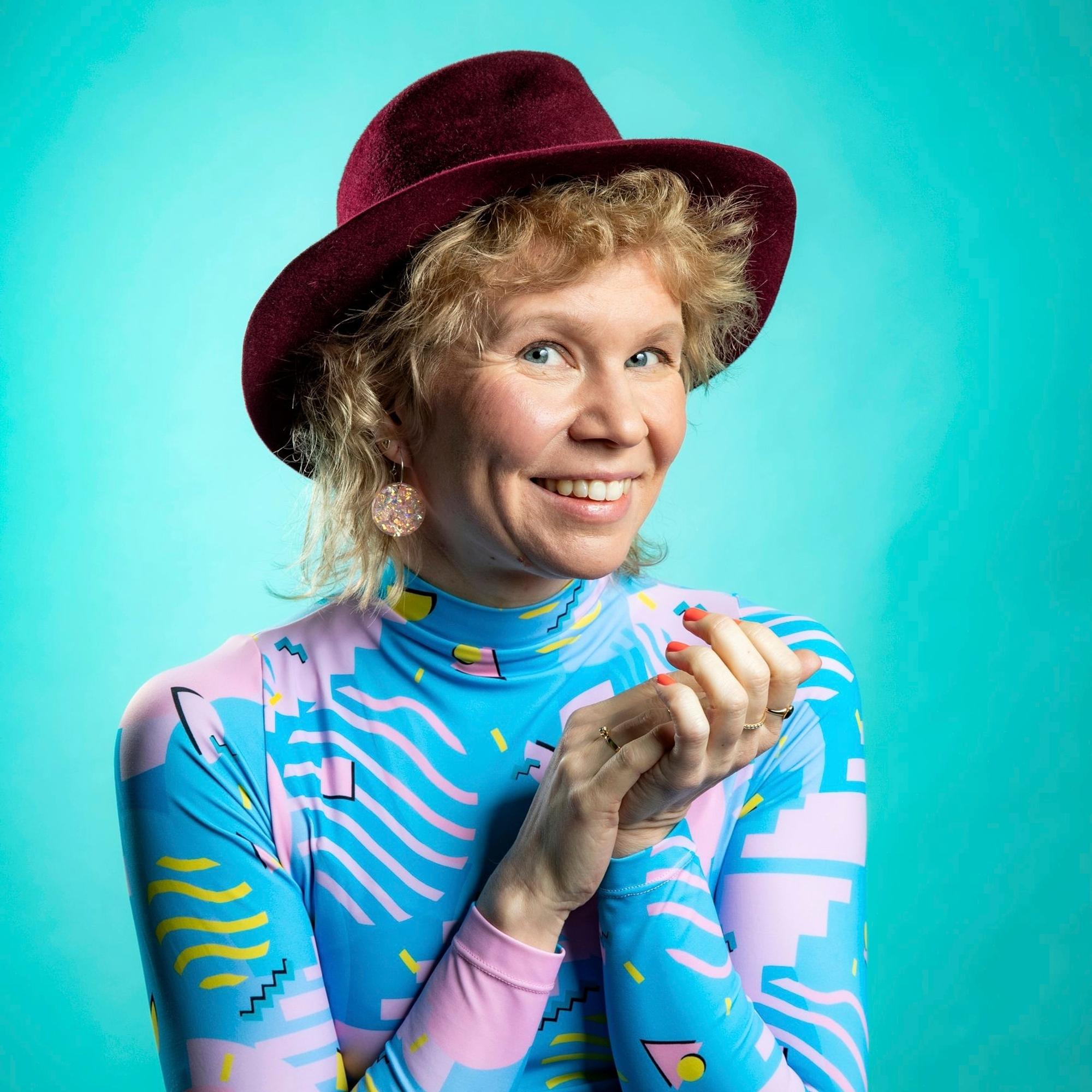 Kun kaverit puhuivat rahasta ja säästämisestä, Henriikka Rönkkönen ahdistui – sitten hän tajusi, mistä ärsyyntyminen johtui