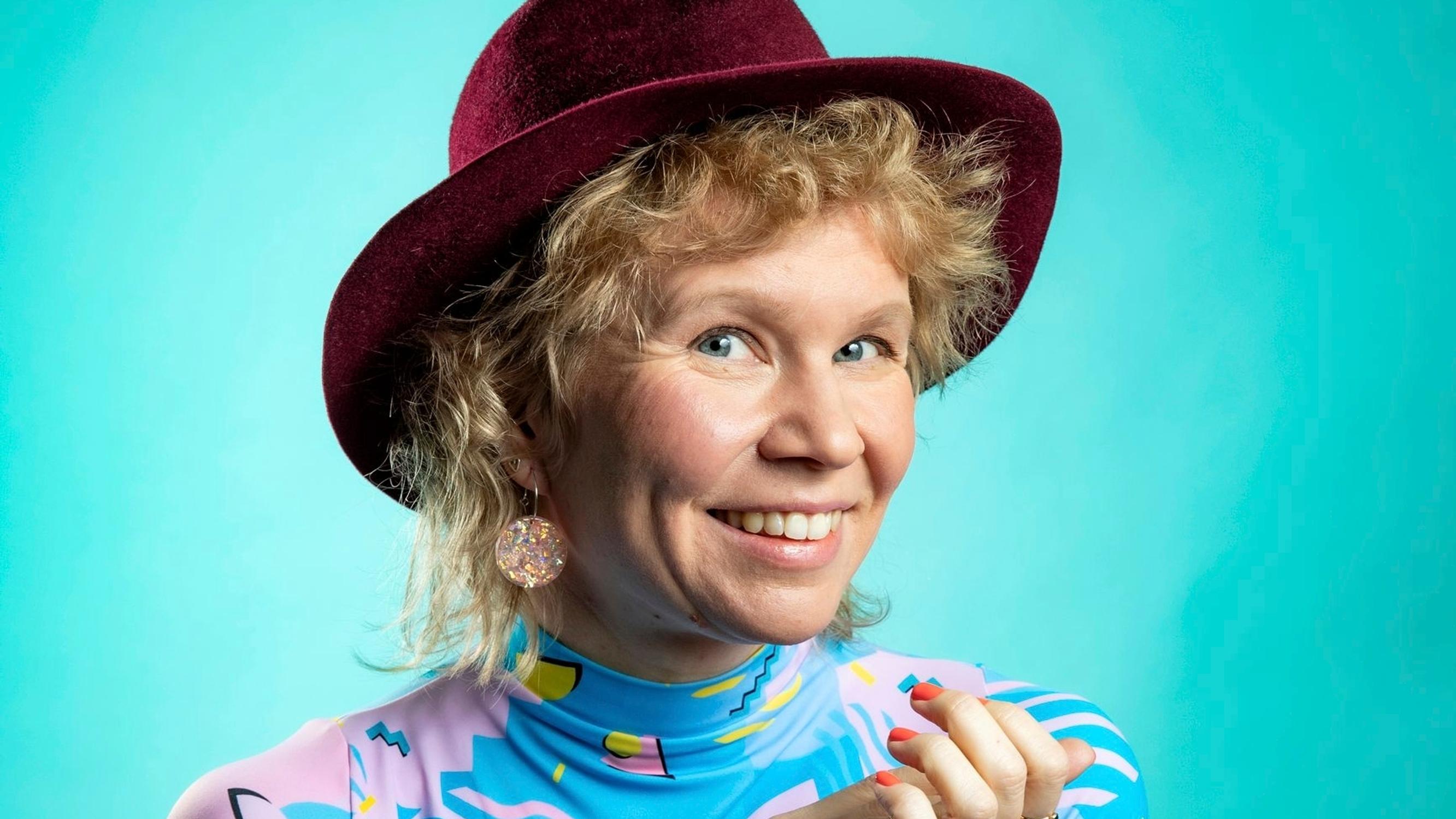 Kun kaverit puhuivat rahasta ja säästämisestä, Henriikka Rönkkönen ahdistui – sitten hän tajusi, mistä ärsyyntyminen johtui