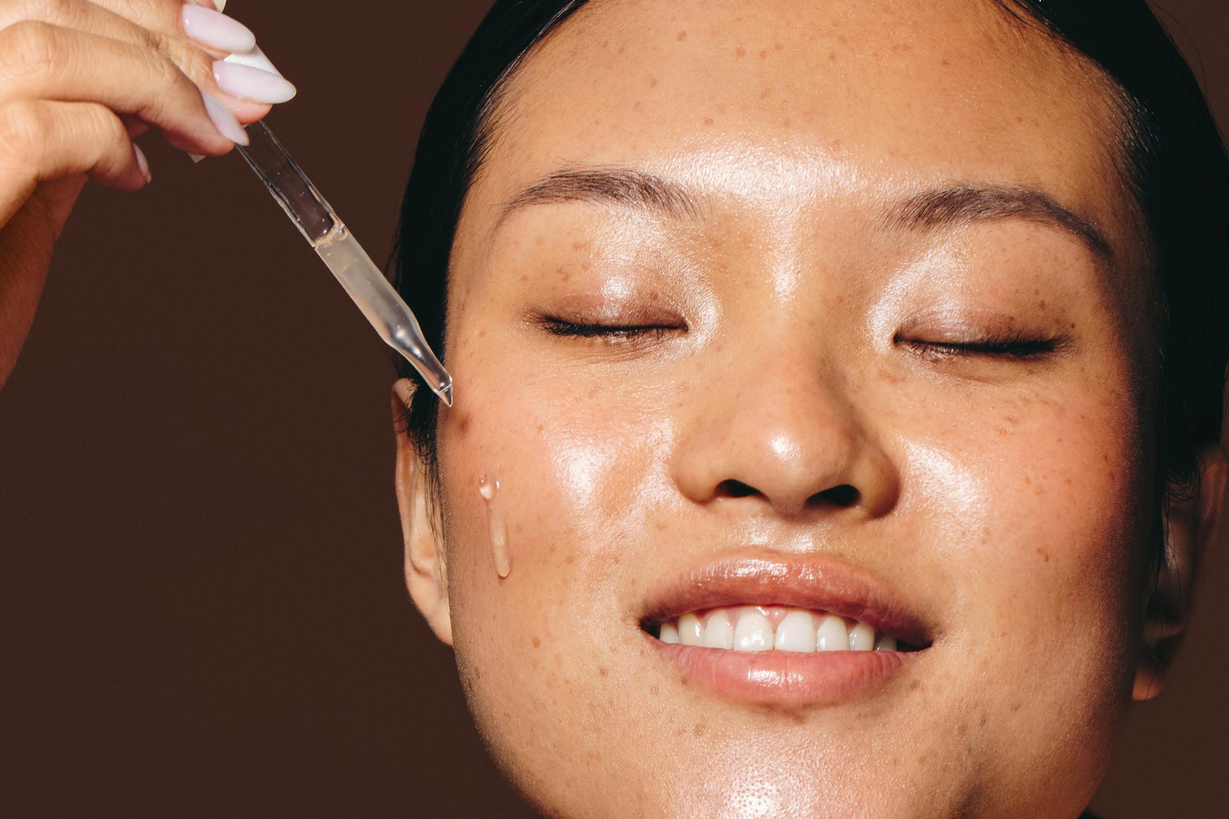 Tuntuuko seerumin valinta vaikealta? Vastaa kolmeen kysymykseen ja seerumikone kertoo suosituksensa