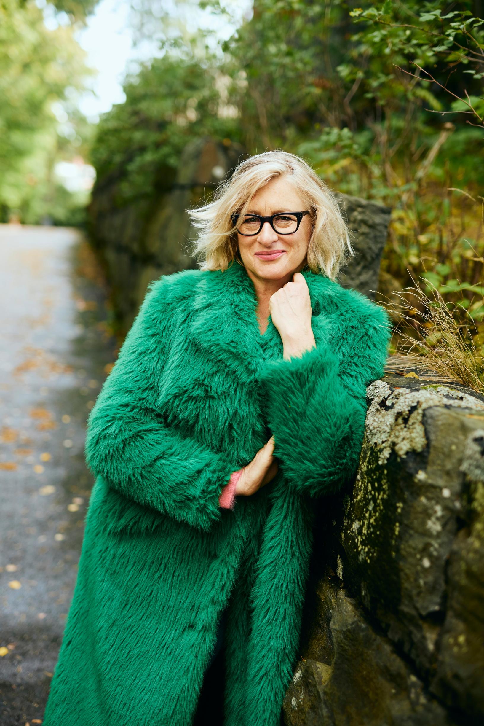 Katja Ståhl saa Elämäni biisi -televisio-ohjelman juontajana paljon kiitosta aitoudestaan. ”En teeskentele enkä kestohymyile. Mitä jatkuvalla hymyllä tekee, tulee vain naama kipeäksi.”