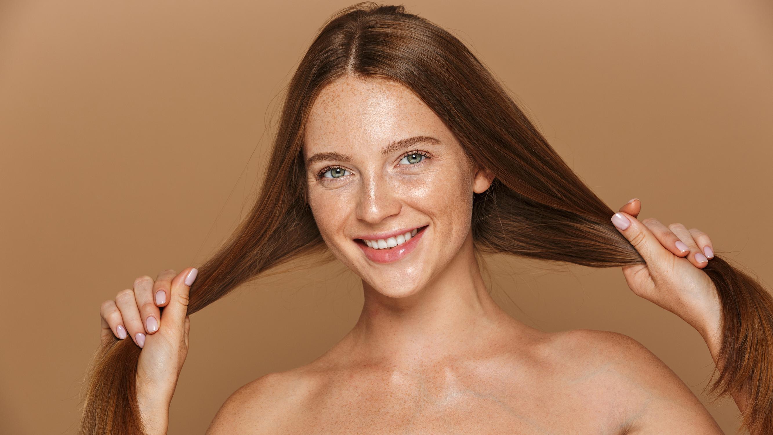 Ohuesta tukasta tulee heti tuuheampi näillä 5 tuotteella – edullinen markettivaahto nostaa myös tyveä