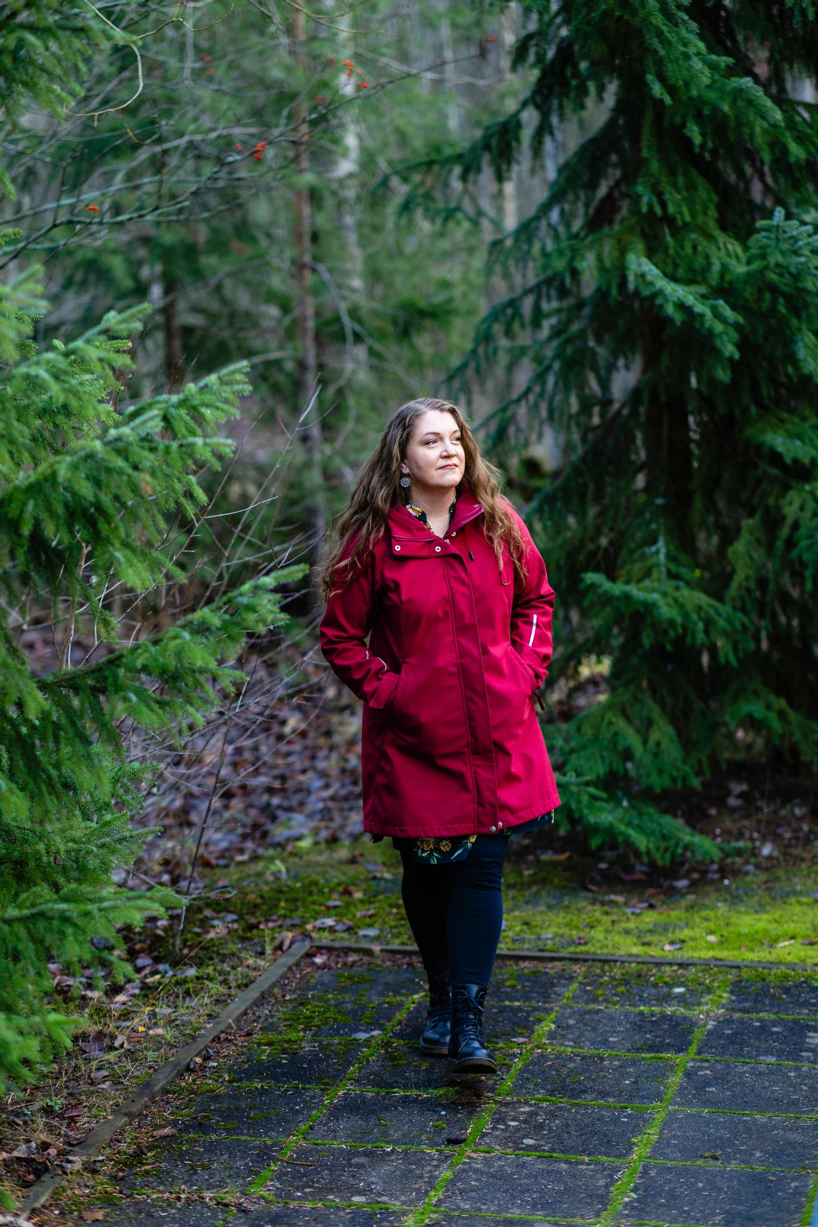 Outi Puokka, 52, on asunut 20 vuotta Nurmijärvellä. Hän on haaveillut kauan urbaaniin ympäristöön muuttamisesta. Ehkä sekin haave vielä toteutuu.