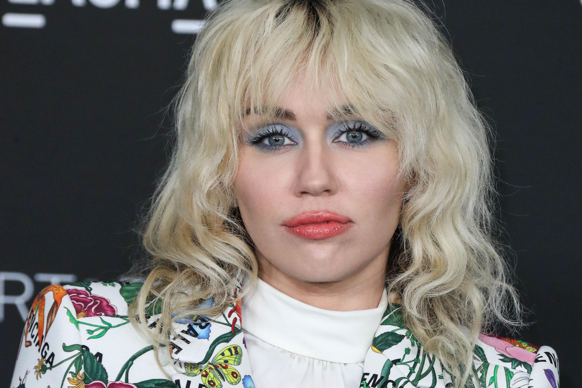 Eläimellisen hieno tukka! Trendikkäät hiusmallit hakevat inspiraatiota metsästä ja merestä – ja polkkatukan uudistuksesta