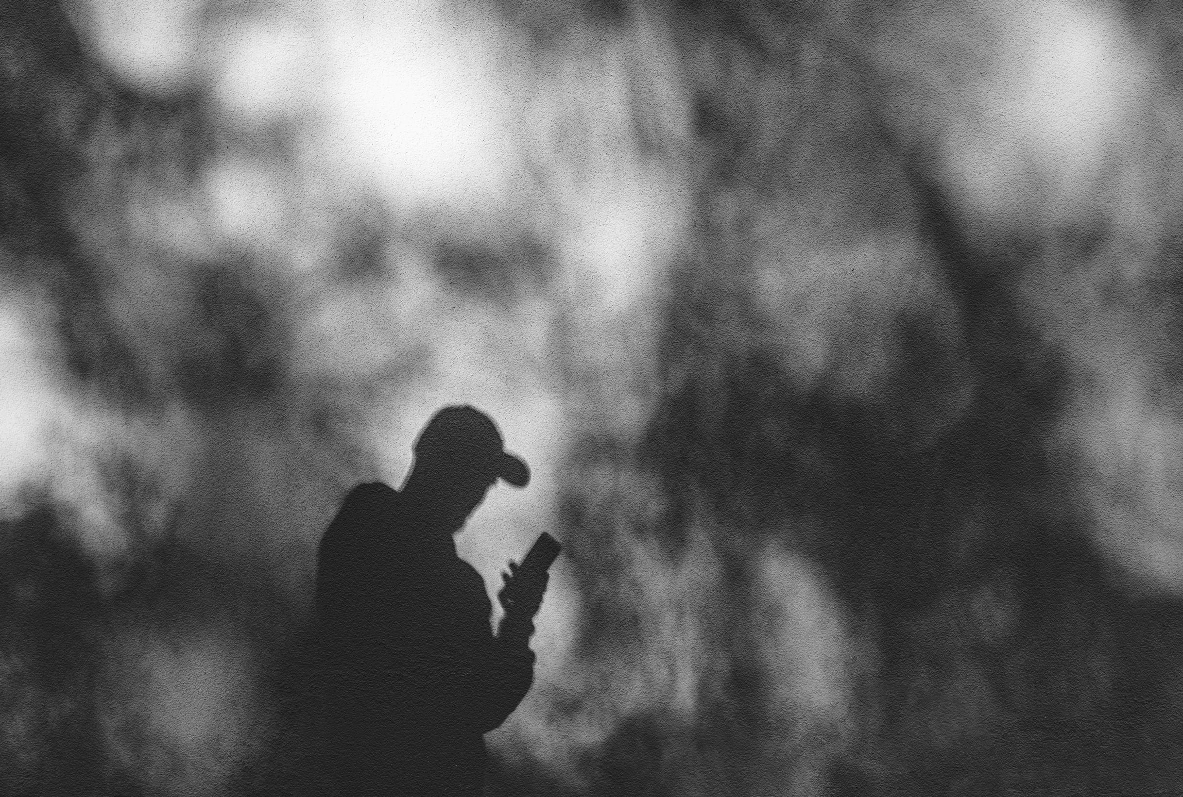 Anna ei voinut asua kotonaan, koska eksä vainosi – näin eksälle määrätty jalkapanta muutti elämää 