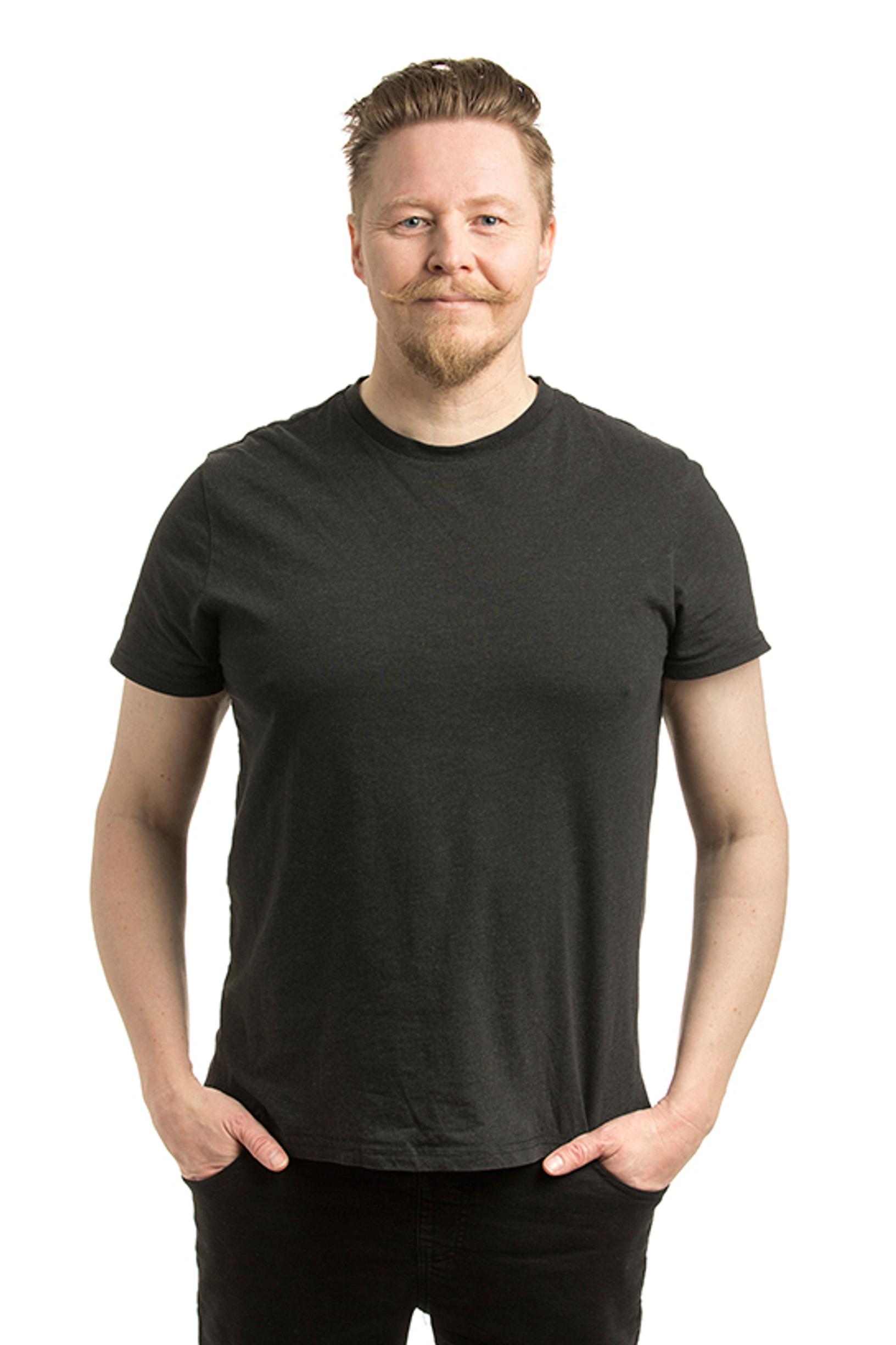 Golfia ja punaviinejä harrastava Mikki Kauste palautuu parhaiten sohvalla: ”Joskus on hyvä vain olla aloillaan tekemättä mitään”