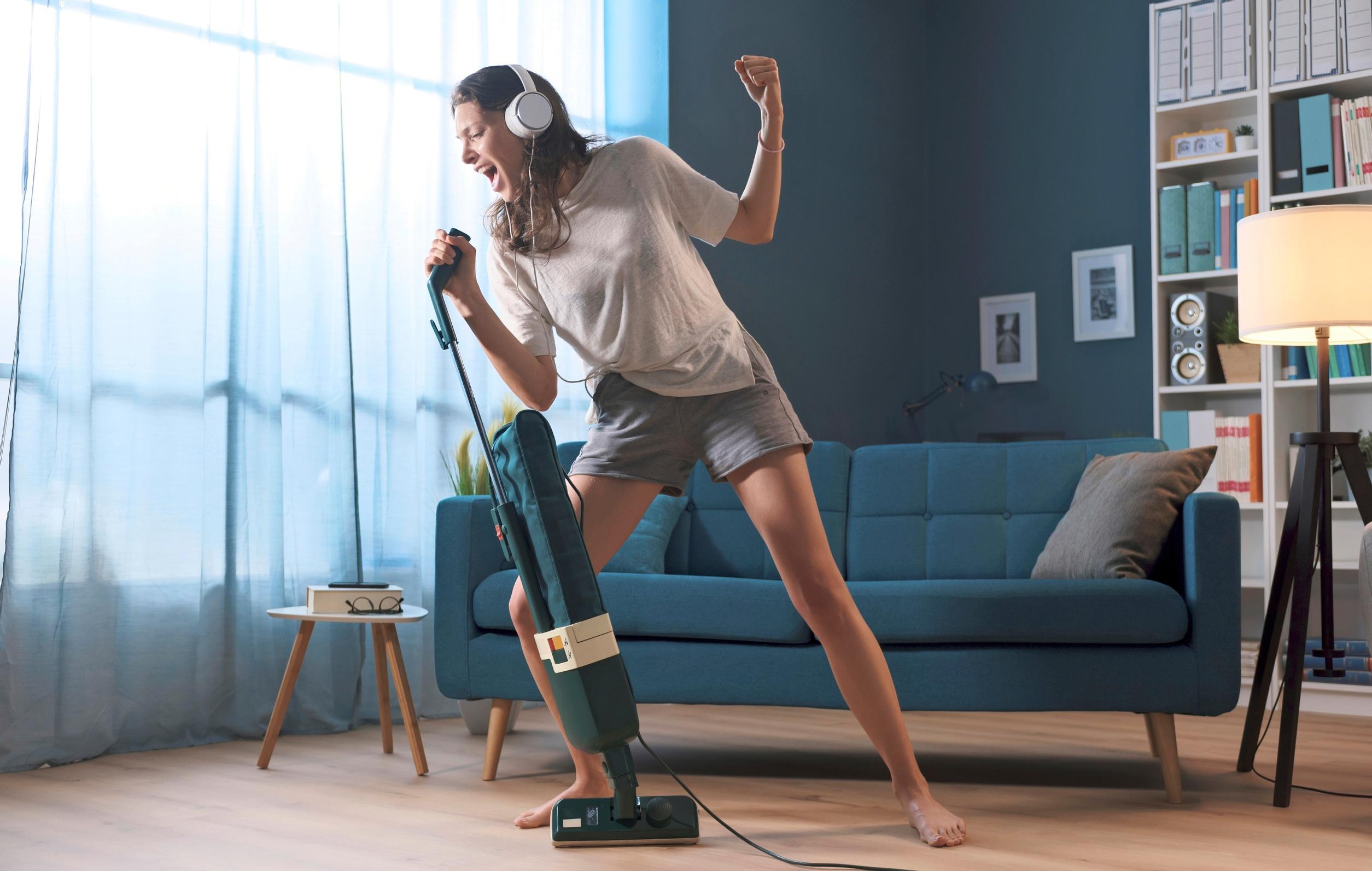 Muutos sohvaperunasta himoliikkujaksi käy helpommin kuin luulet: asiantuntijoiden tutkitut vinkit + minkä verran liikuntaa on tarpeeksi