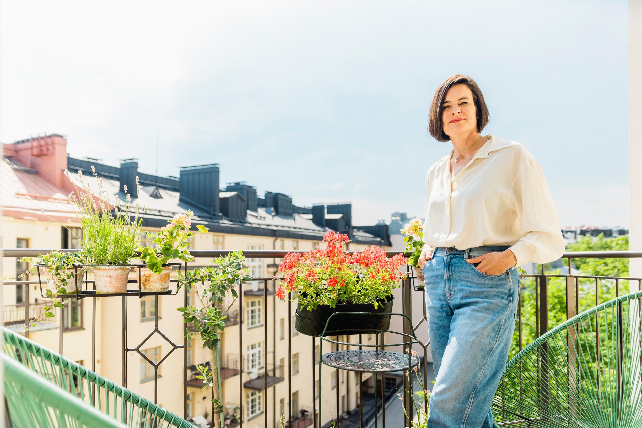 Hanna Jensen parvekkeella