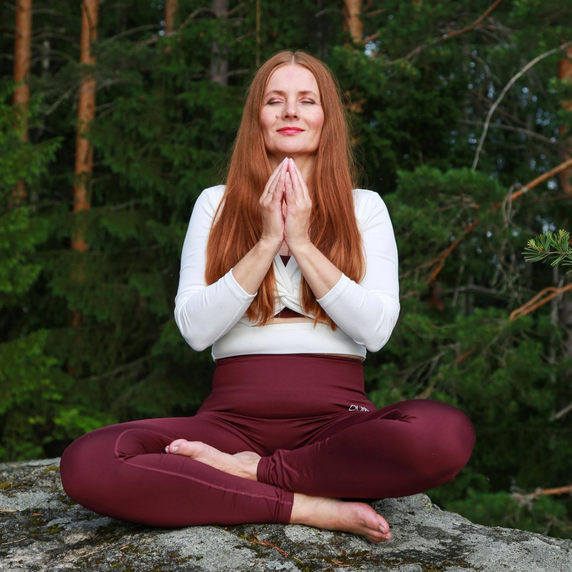 Joogaa kuukautiskierron tai vaihdevuosien ehdoilla? Naturally Yin & Yang -jooga ottaa huomioon luonnon ja kehon syklit