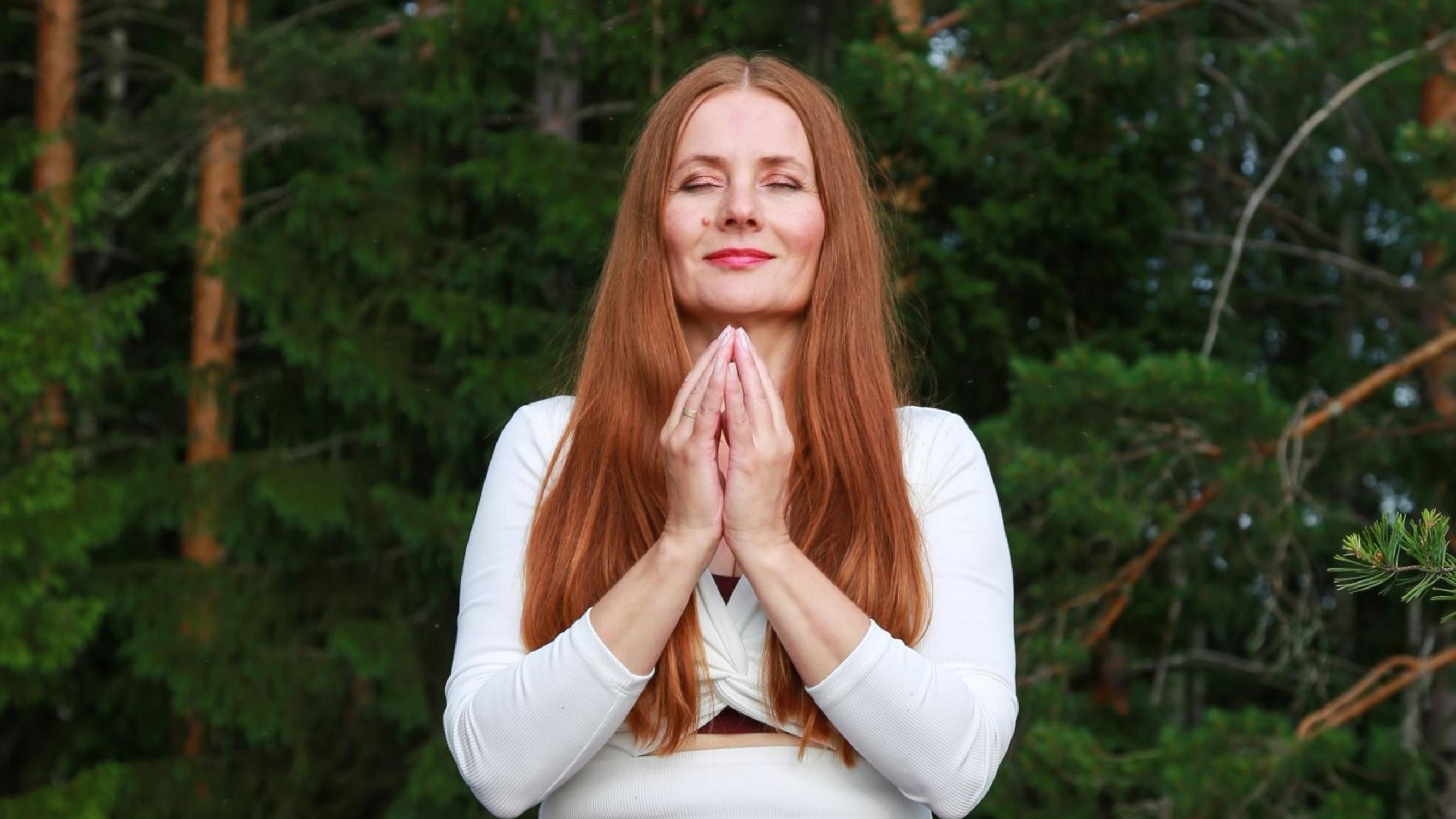 Joogaa kuukautiskierron tai vaihdevuosien ehdoilla? Naturally Yin & Yang -jooga ottaa huomioon luonnon ja kehon syklit