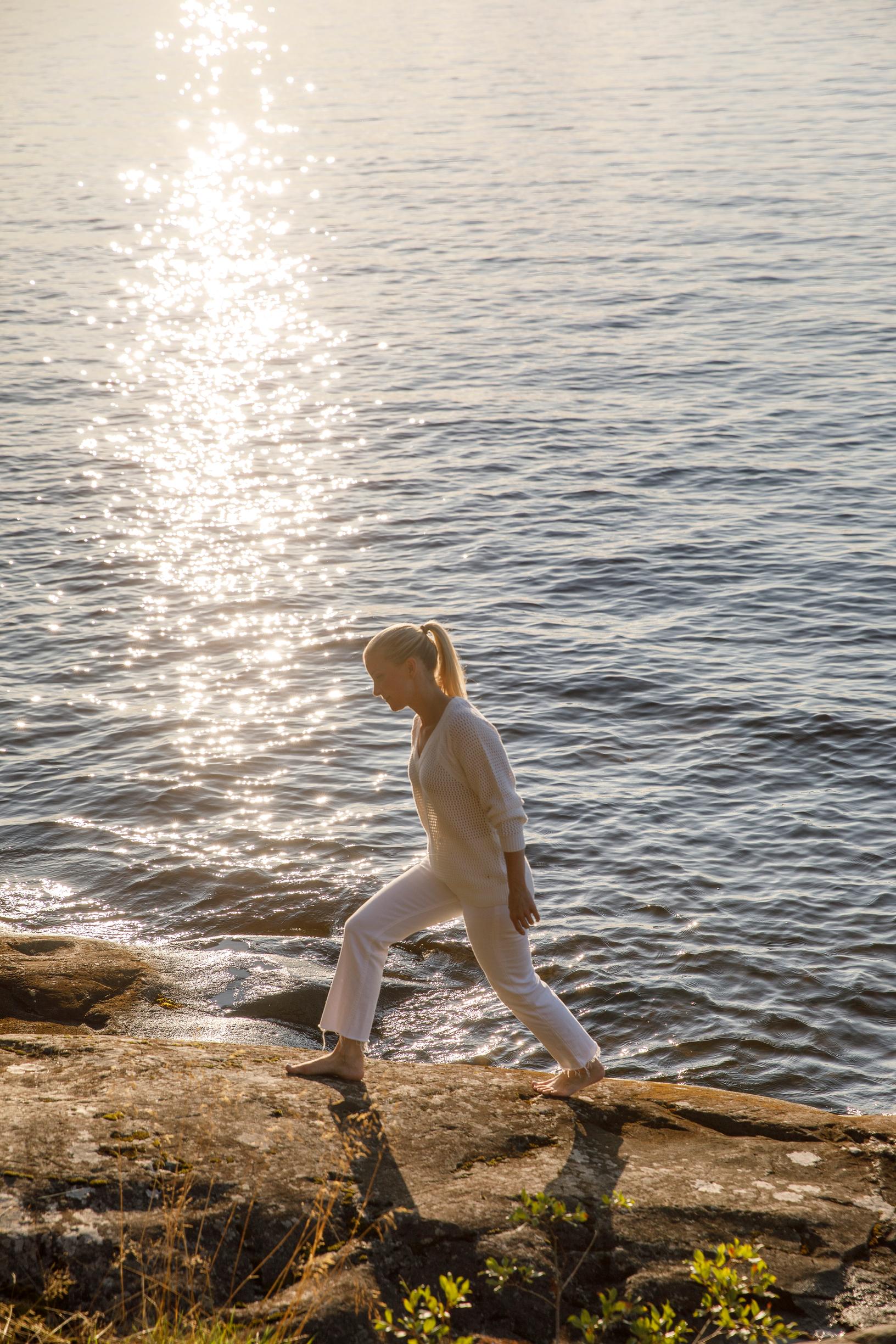  Reija Eva on kasvojoogaopettaja, kosmetologi, estenomi ja kauneudenhoitoalan ammatillinen opettaja. Hänellä on Eva Verde -niminen hoitola Tampereella. Kasvojooga muutti hänen ajatusmaailmaansa.