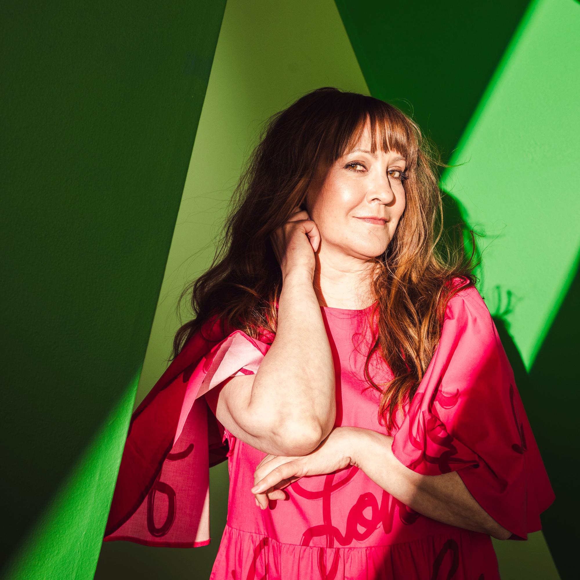 Ennen Vuokko Hovatta vetäytyi Ultra Brassa eikä uskaltanut kertoa mielipiteitään – ”Hyväksyin toksisen puheen, koska halusin olla osa jengiä” 