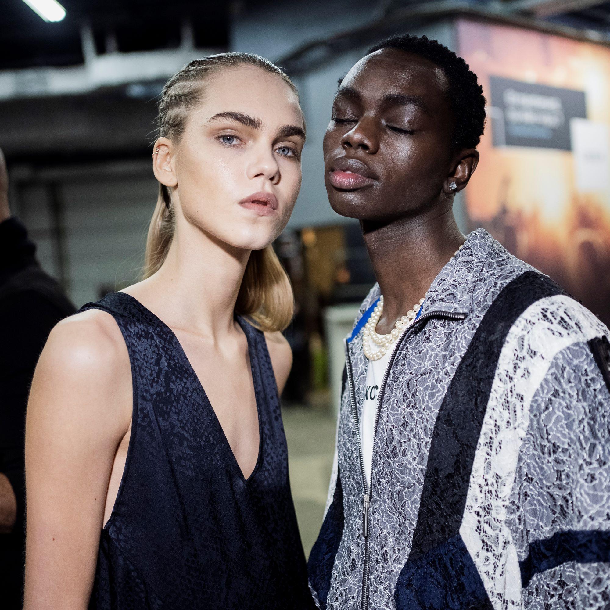 Täydellinen kulmageeli ja muut uudet vinkit, joilla saat kulmakarvasi ojennukseen