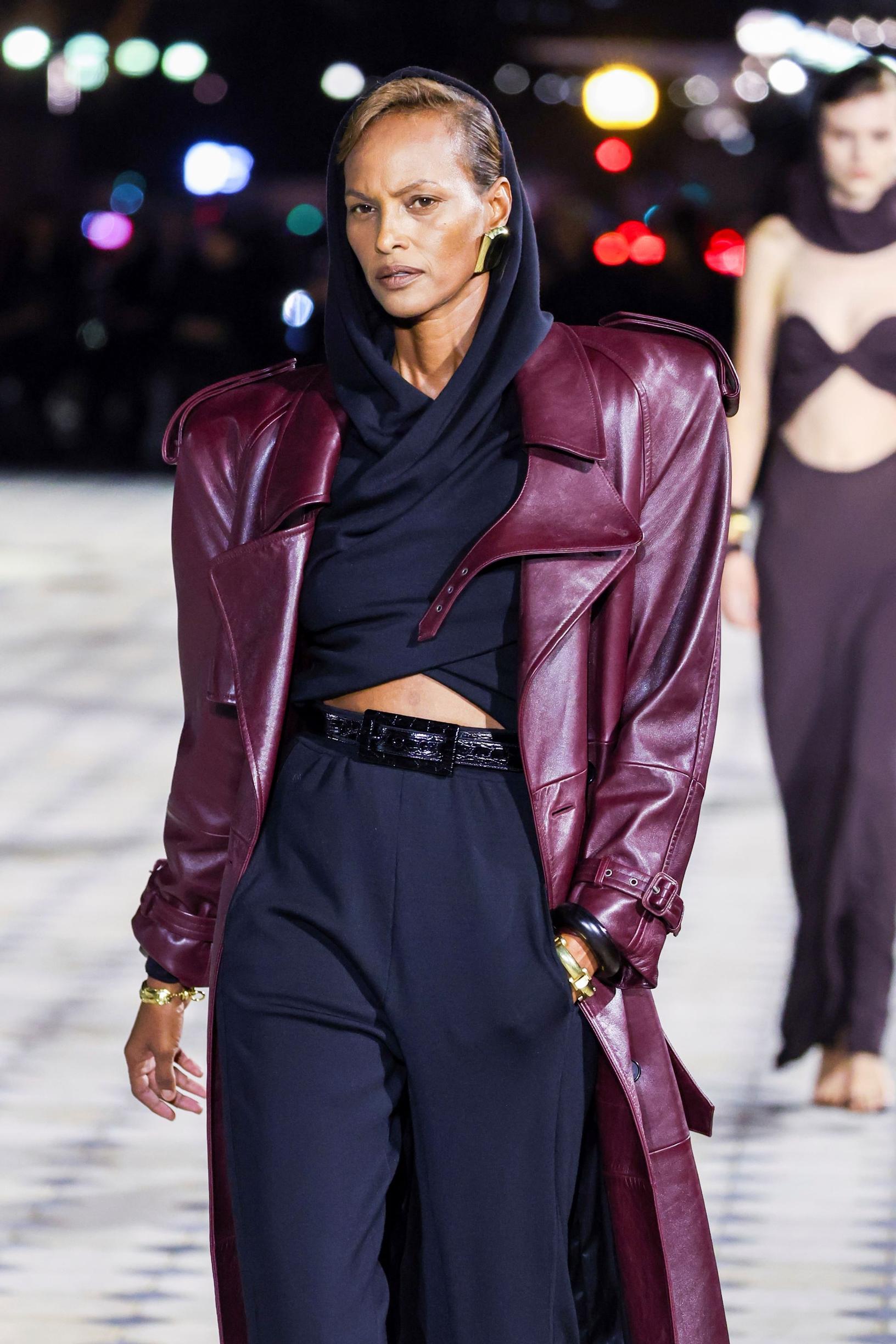 Kevään muotinäytöksistä opittua: skarppi liivi, hapsut ja kookkaat korut tuovat kevään mieleesi ja varsinkin vaatekaappiisi